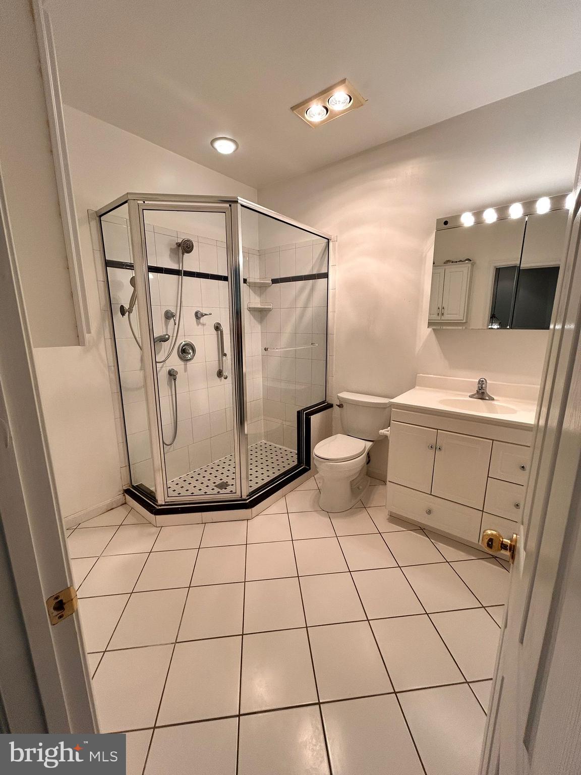 KING FARM WATKINS POND - Residential Lease