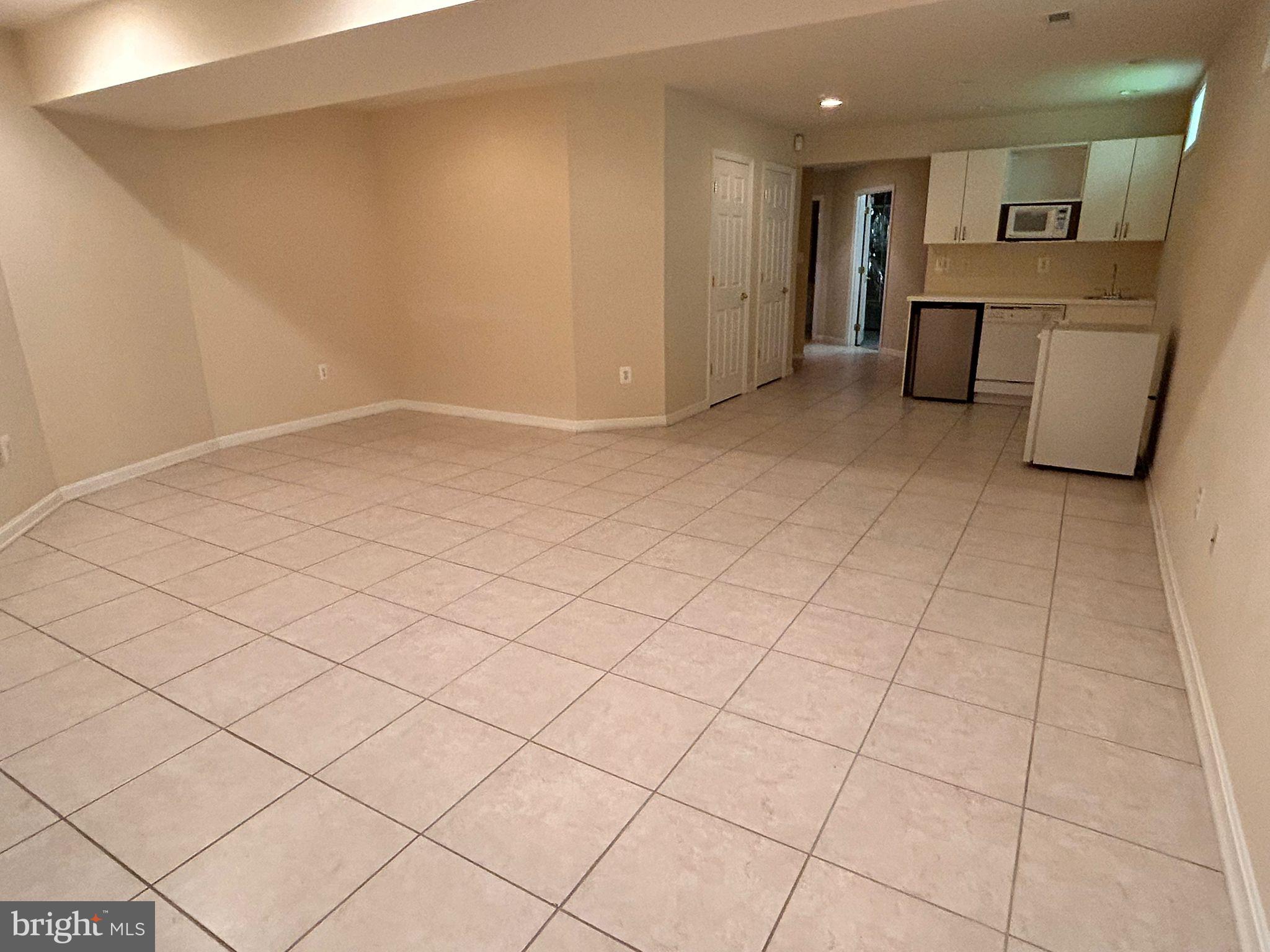 KING FARM WATKINS POND - Residential Lease