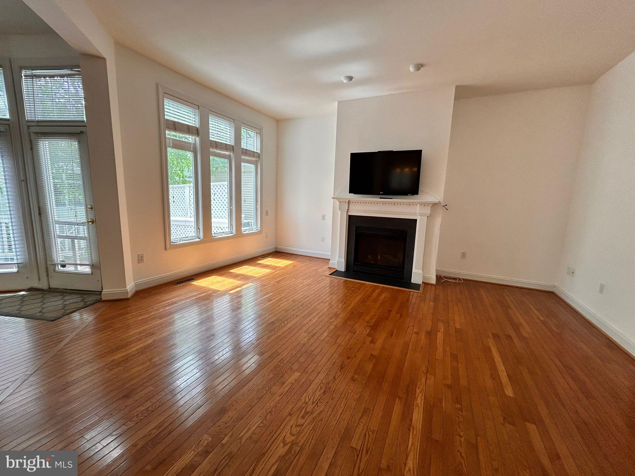 KING FARM WATKINS POND - Residential Lease