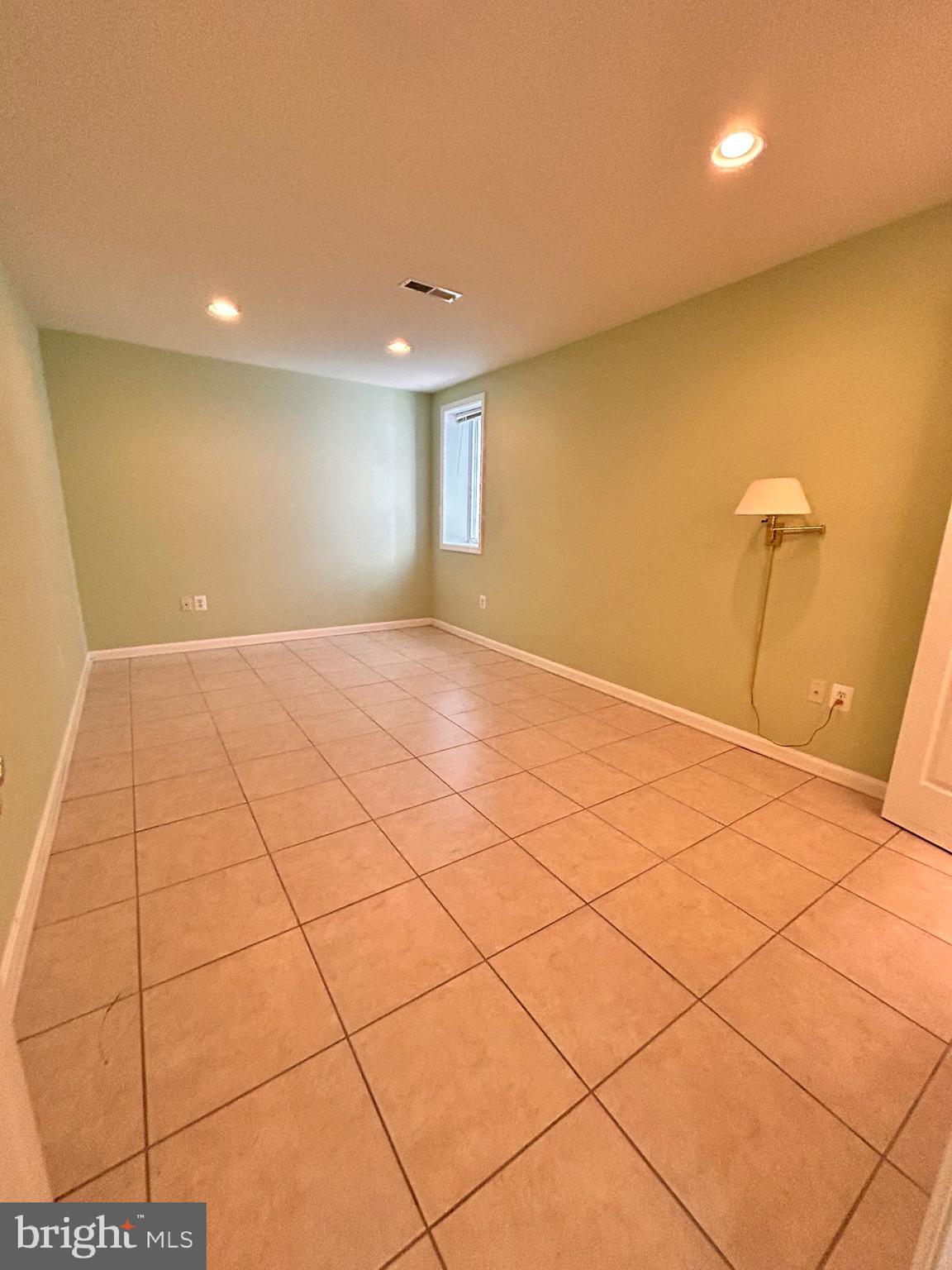 KING FARM WATKINS POND - Residential Lease