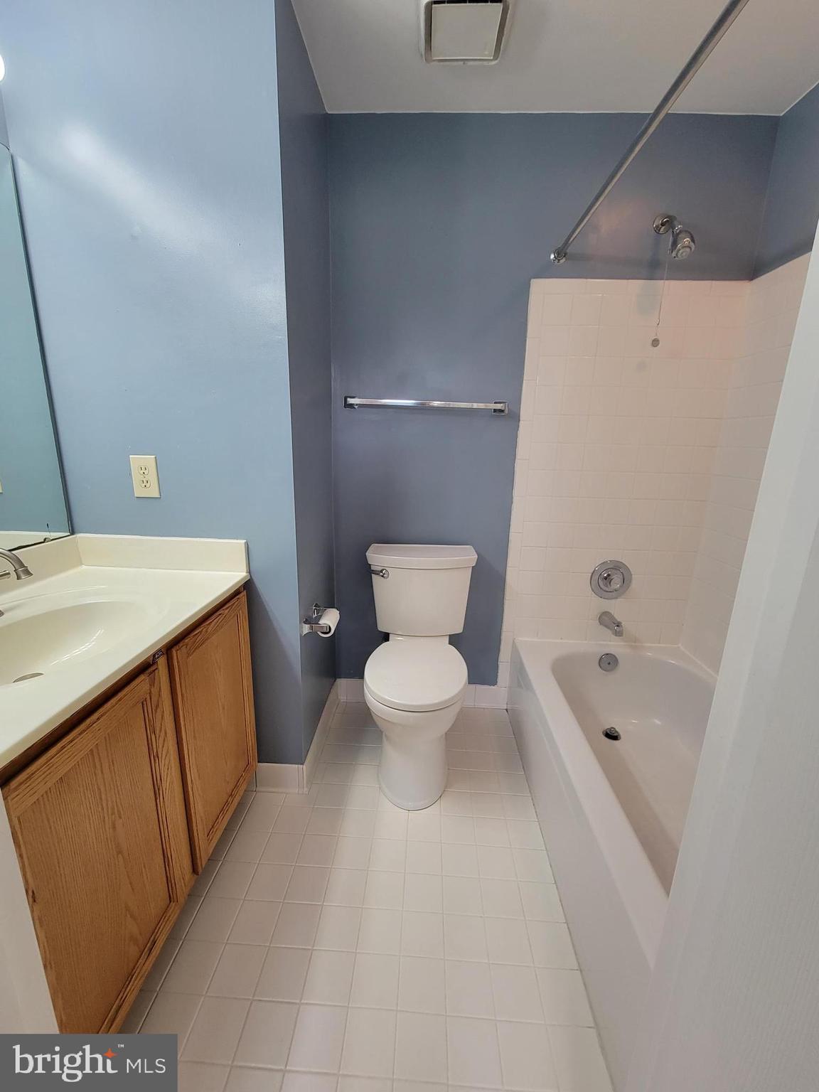 LAKE HALLOWELL - Residential