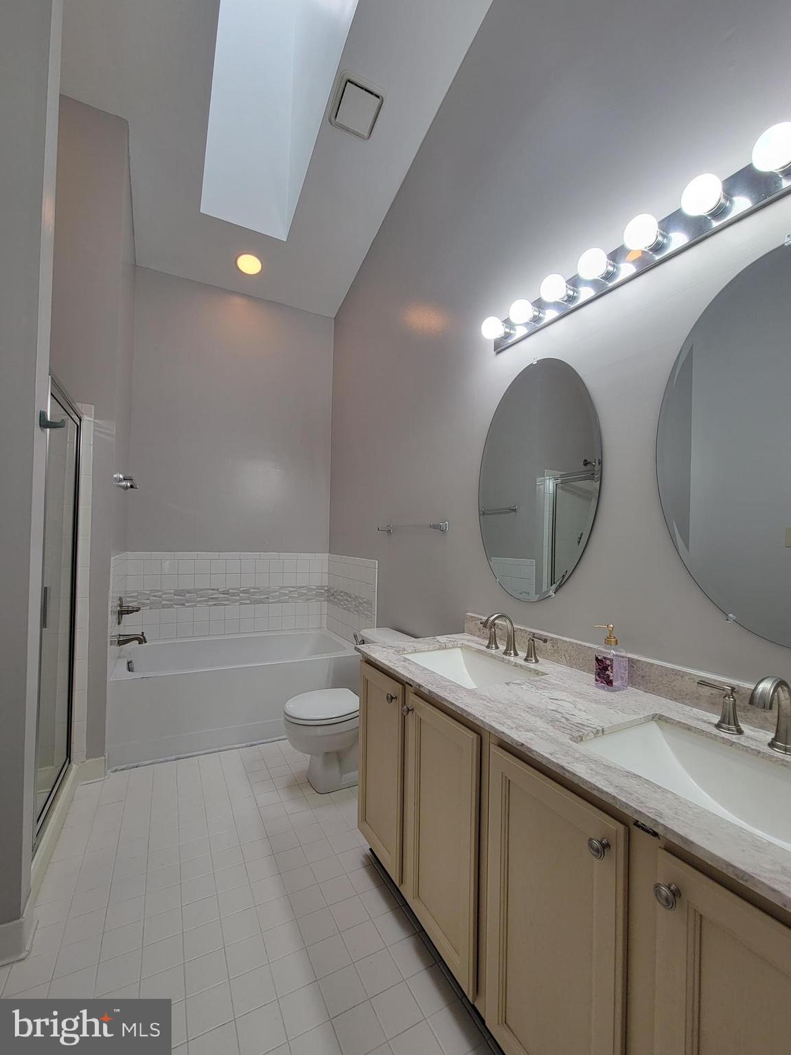 LAKE HALLOWELL - Residential