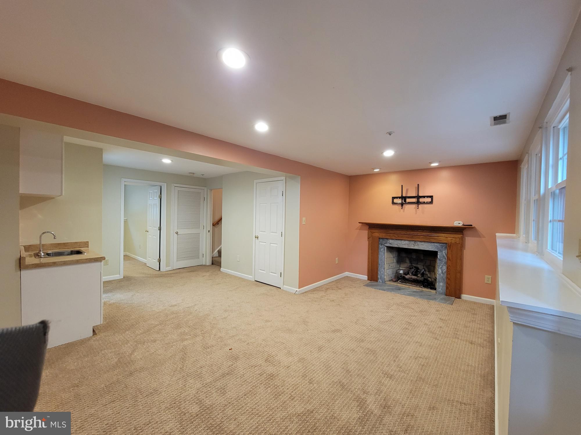 LAKE HALLOWELL - Residential