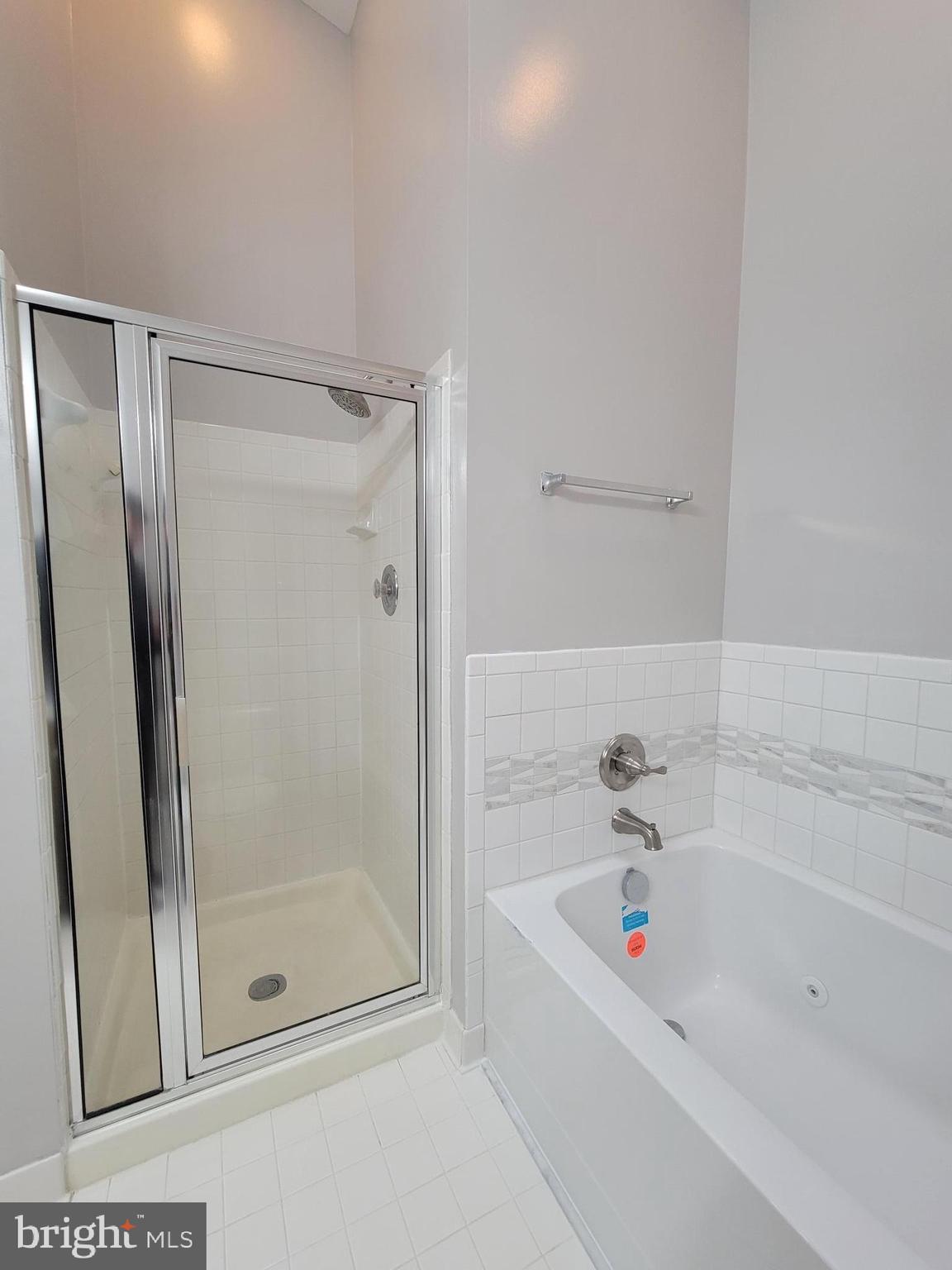 LAKE HALLOWELL - Residential