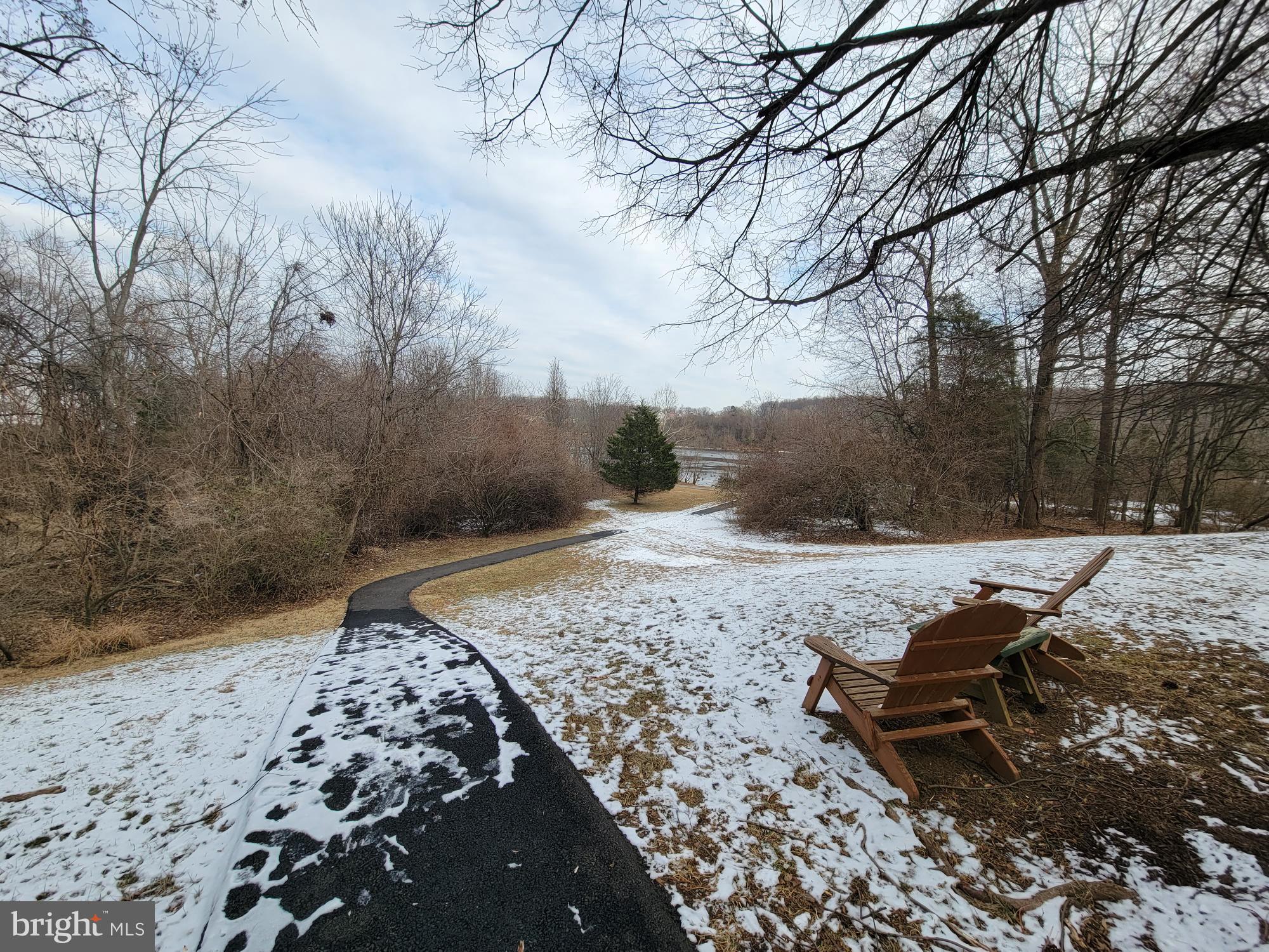 LAKE HALLOWELL - Residential