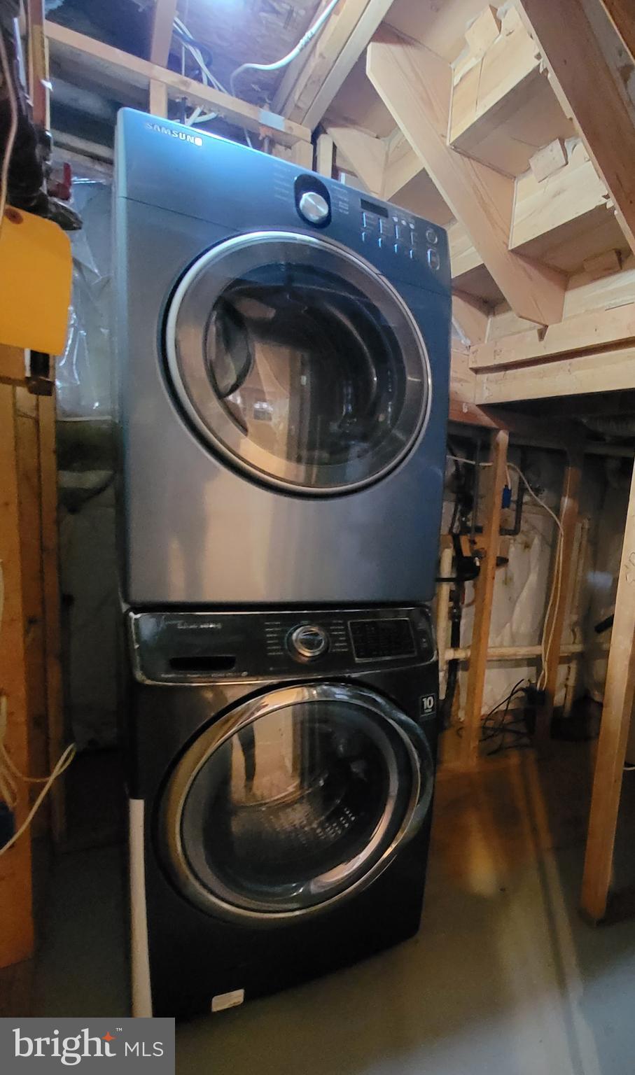 LAKE HALLOWELL - Residential