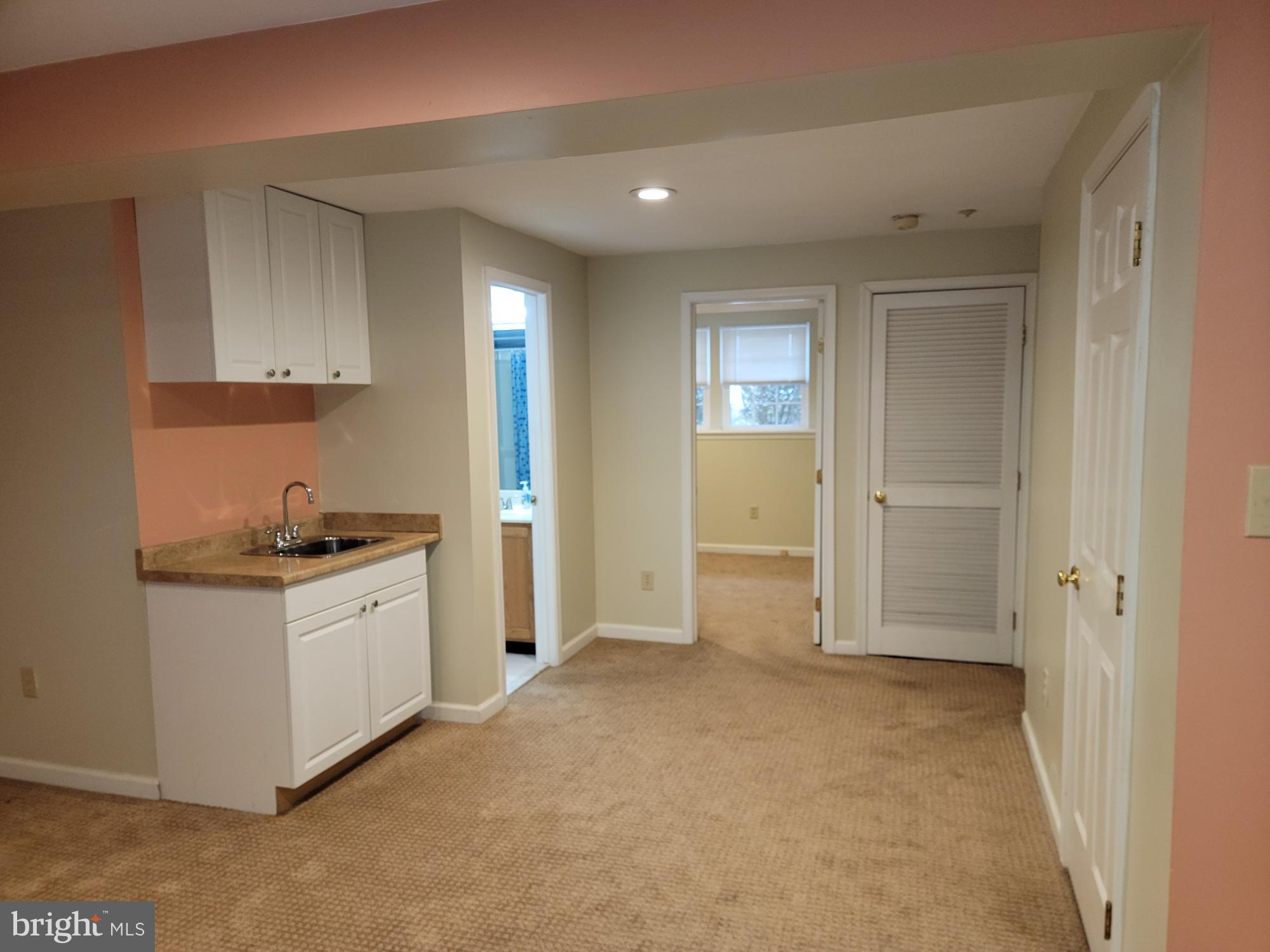 LAKE HALLOWELL - Residential