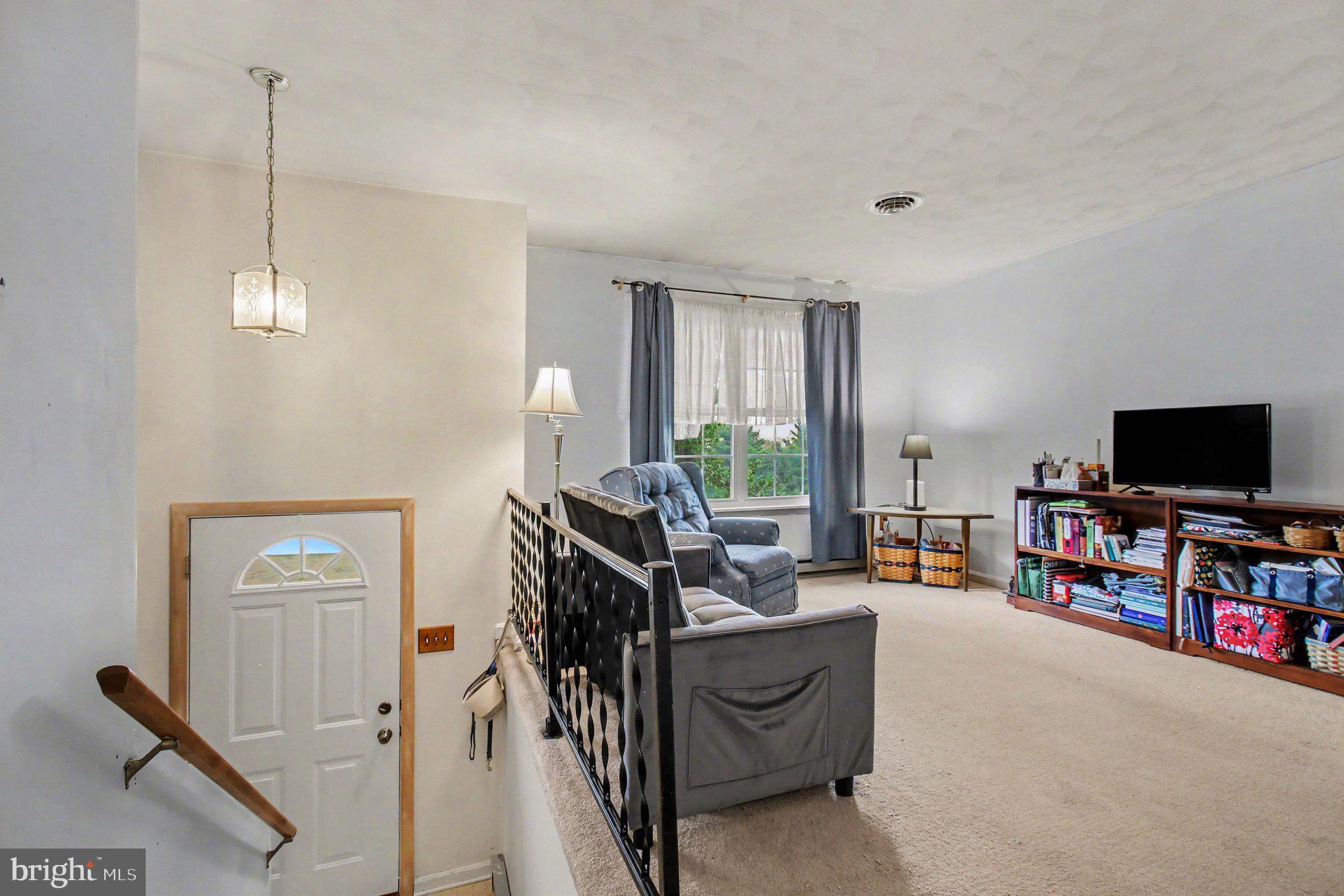 2564 MINDI DRIVE