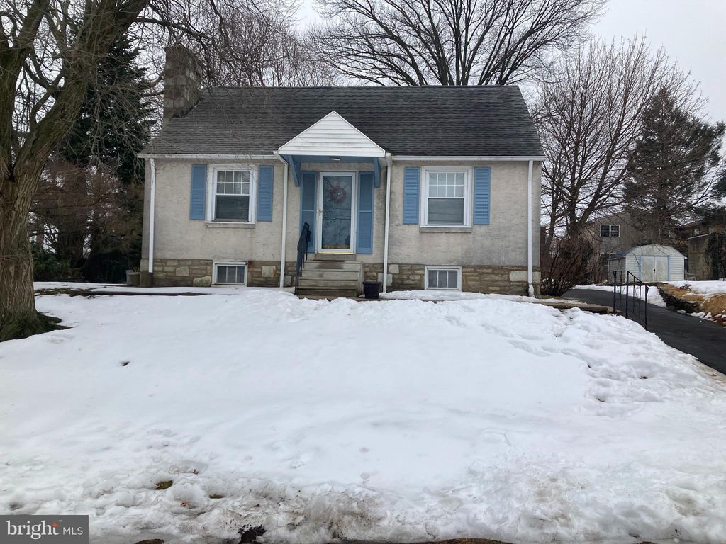 Photo of 914 Arnold Street, PHILADELPHIA, PA 19111 (MLS # PAPH2585424)