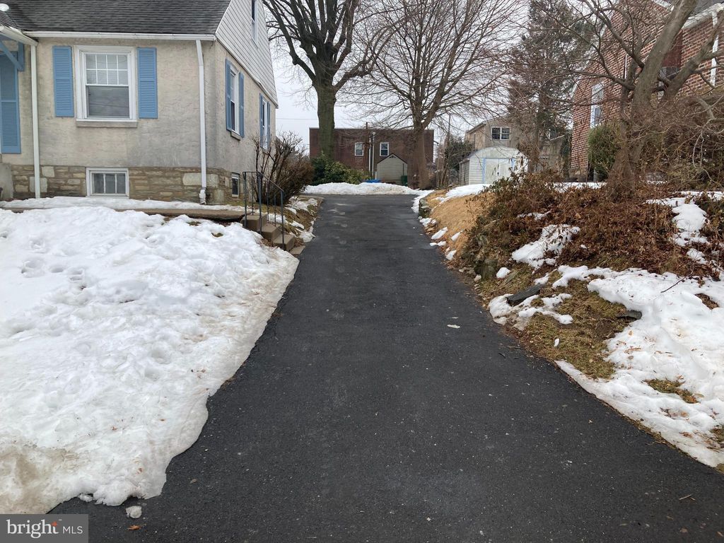 Photo of 914 Arnold Street, PHILADELPHIA, PA 19111 (MLS # PAPH2585424)