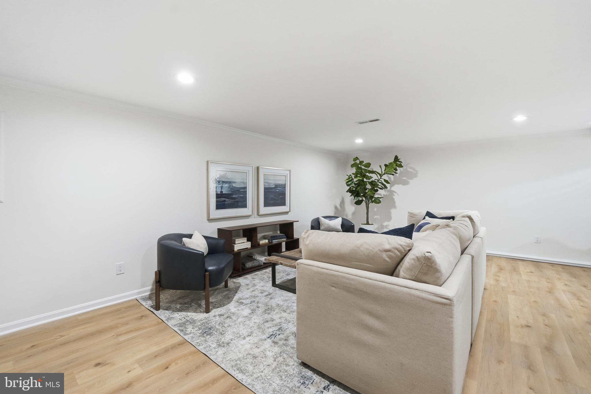 MADISON OF MCLEAN - Residential