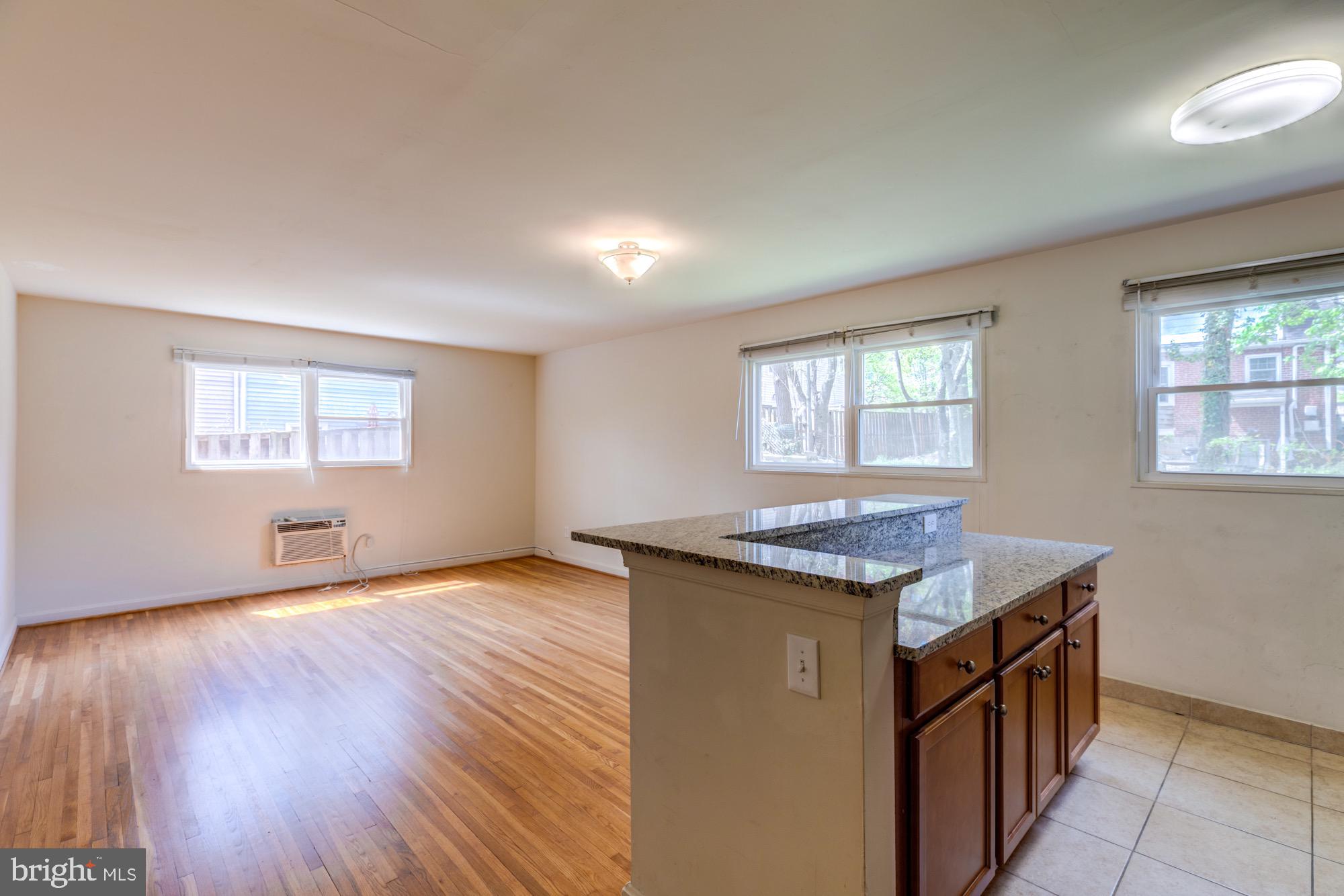 COURTHOUSE - Residential Lease