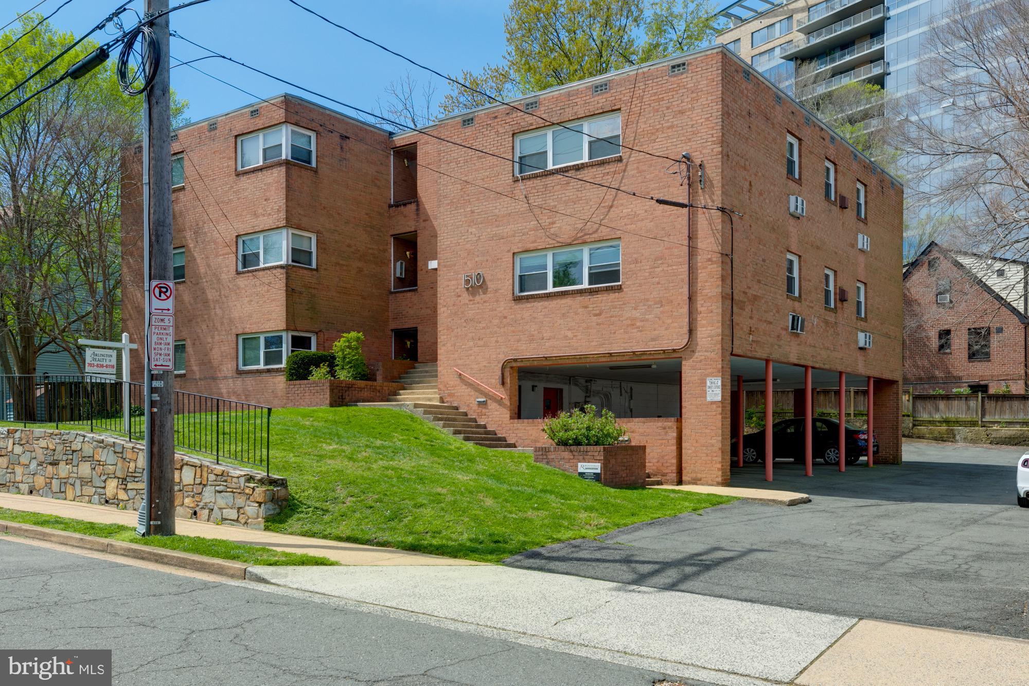 COURTHOUSE - Residential Lease