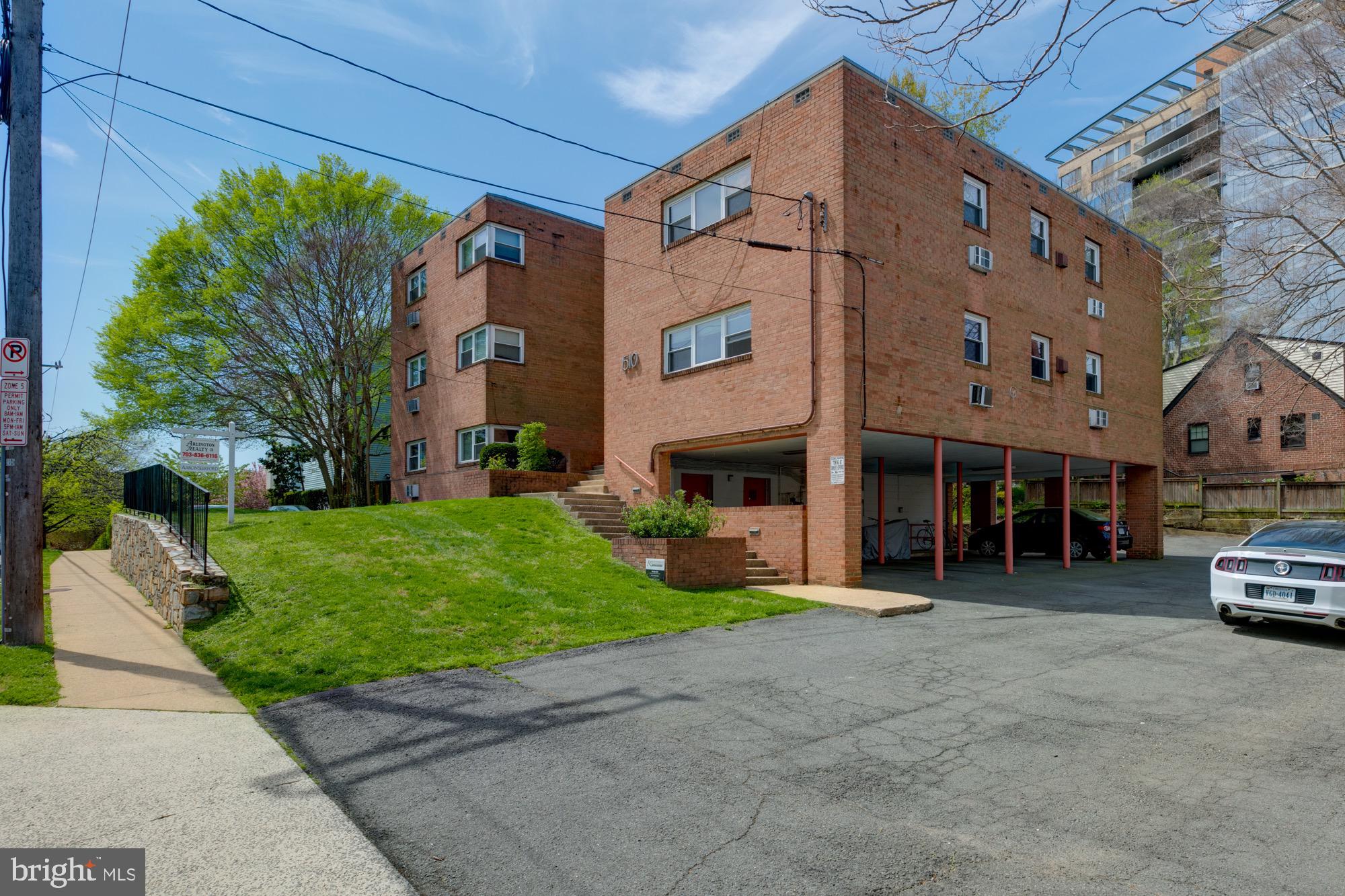 COURTHOUSE - Residential Lease