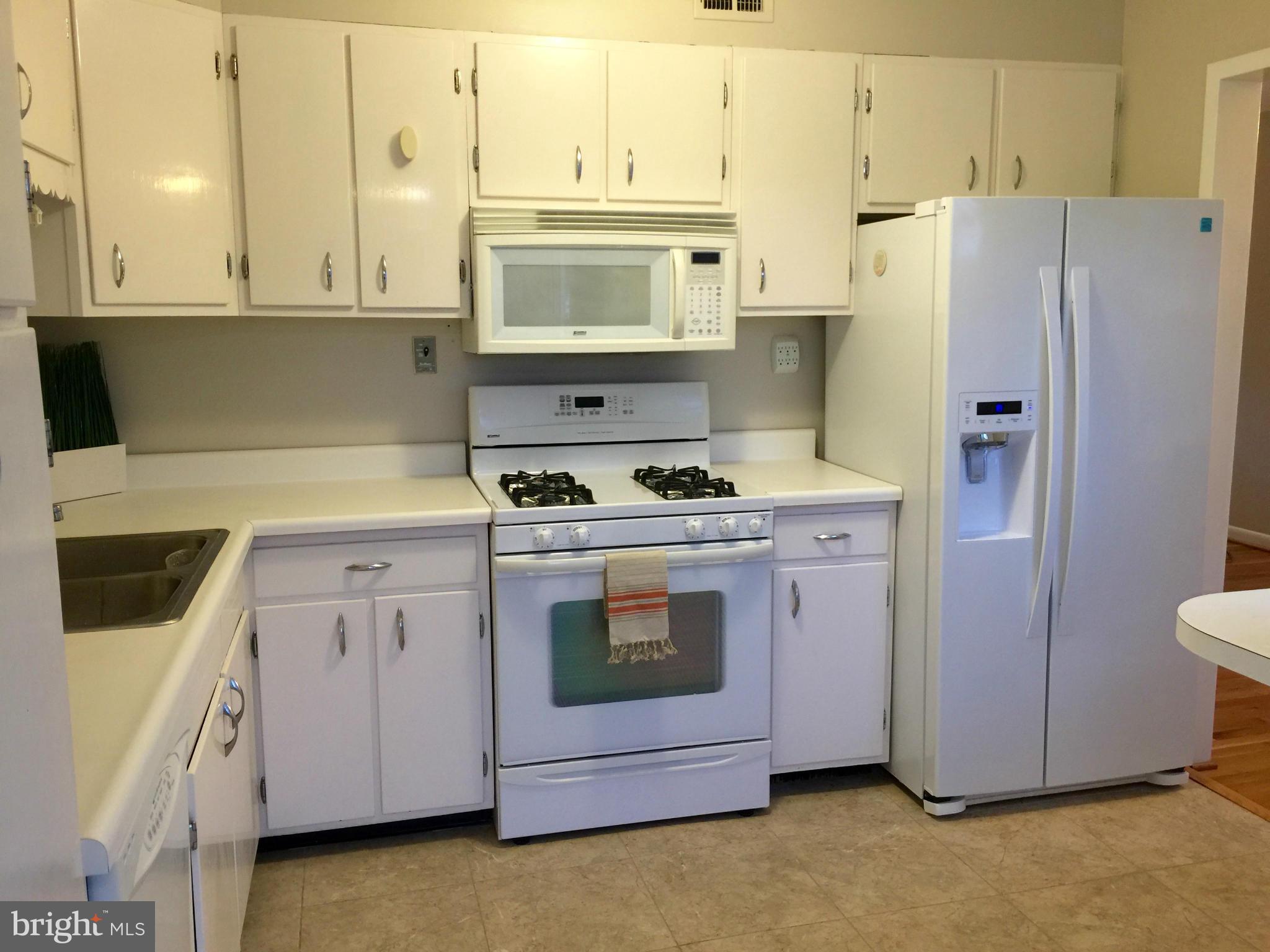 PIMMIT HILLS - Residential Lease