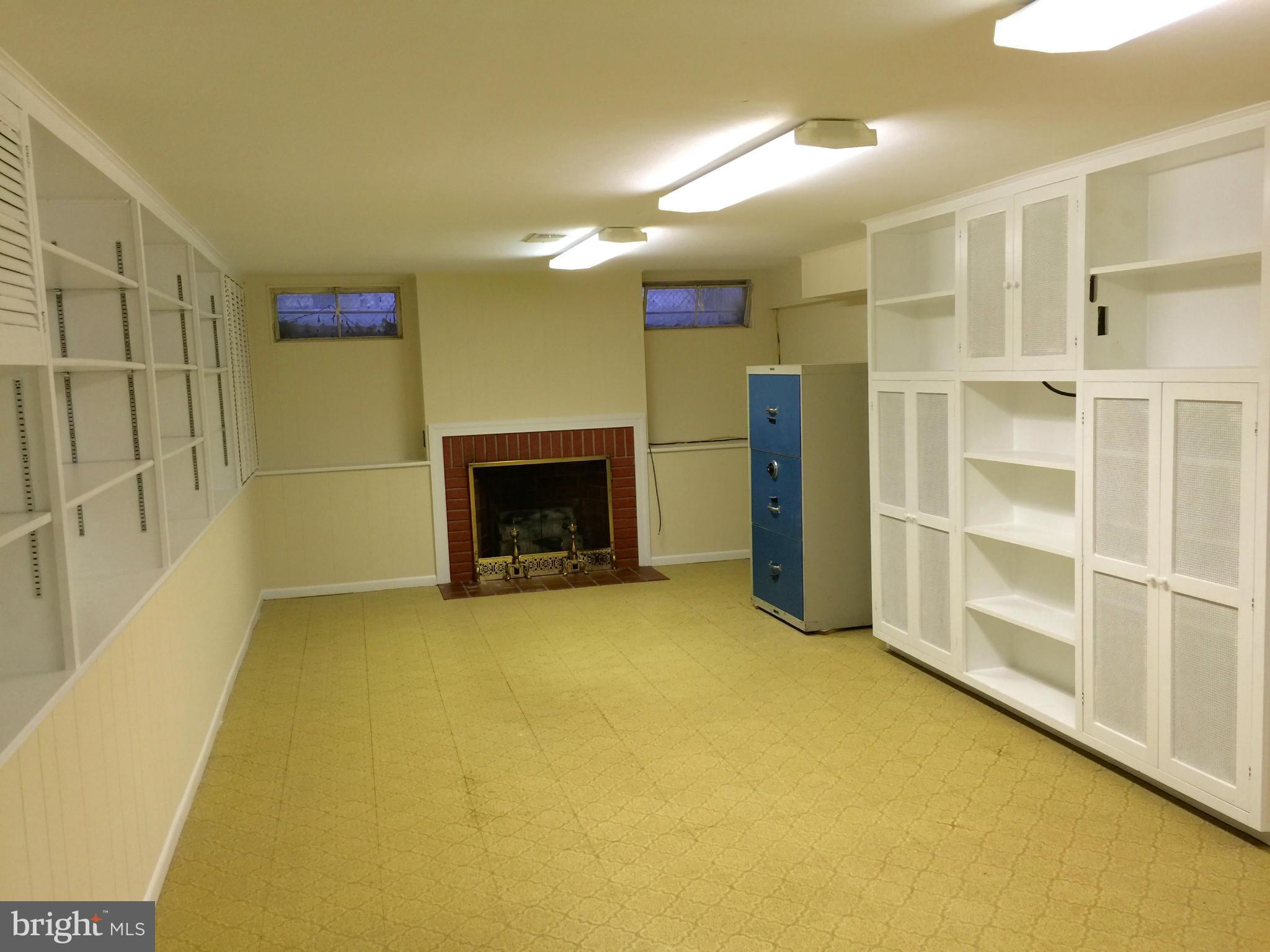 PIMMIT HILLS - Residential Lease