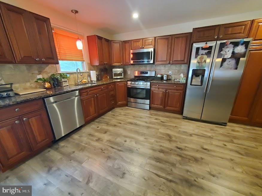 10 STEVENS LANE
