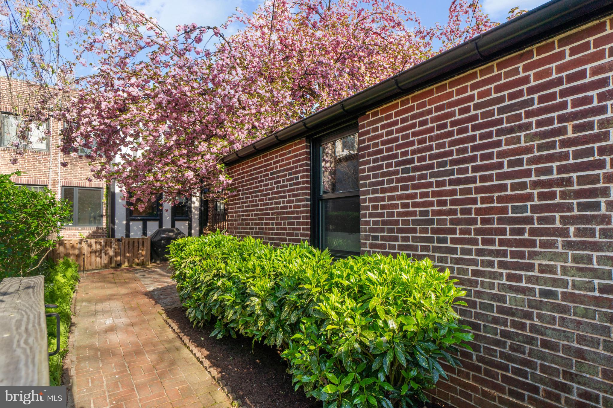 ROLAND PARK - Residential