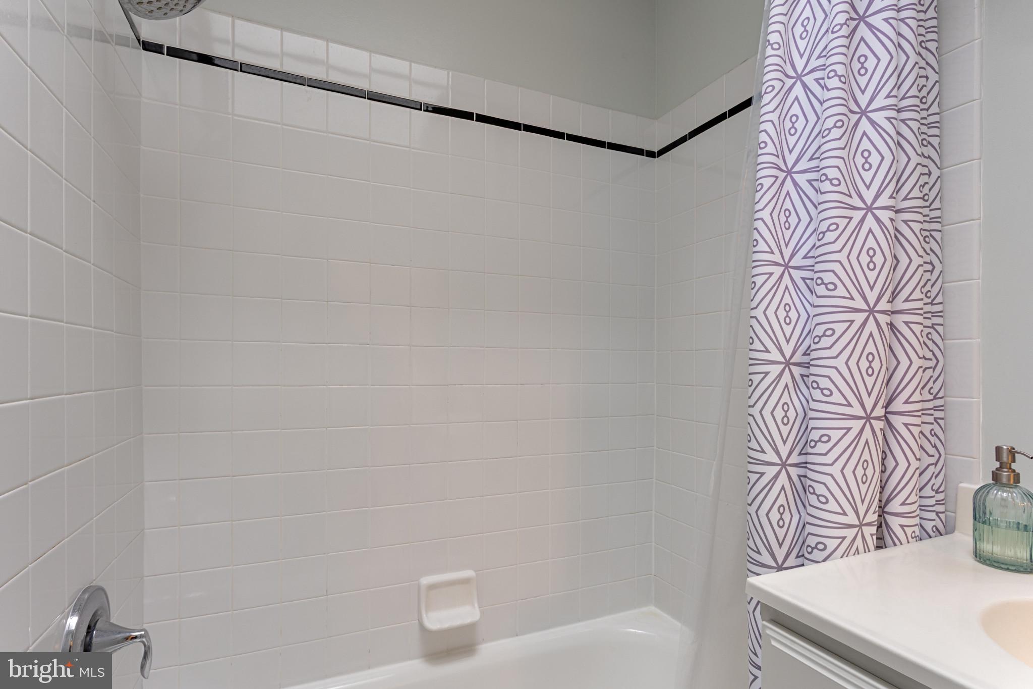 ROLAND PARK - Residential