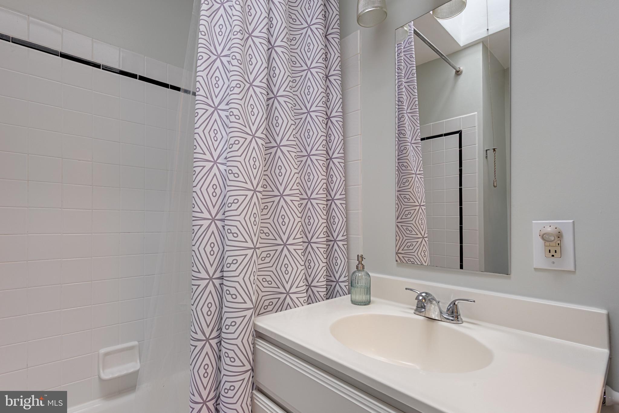 ROLAND PARK - Residential