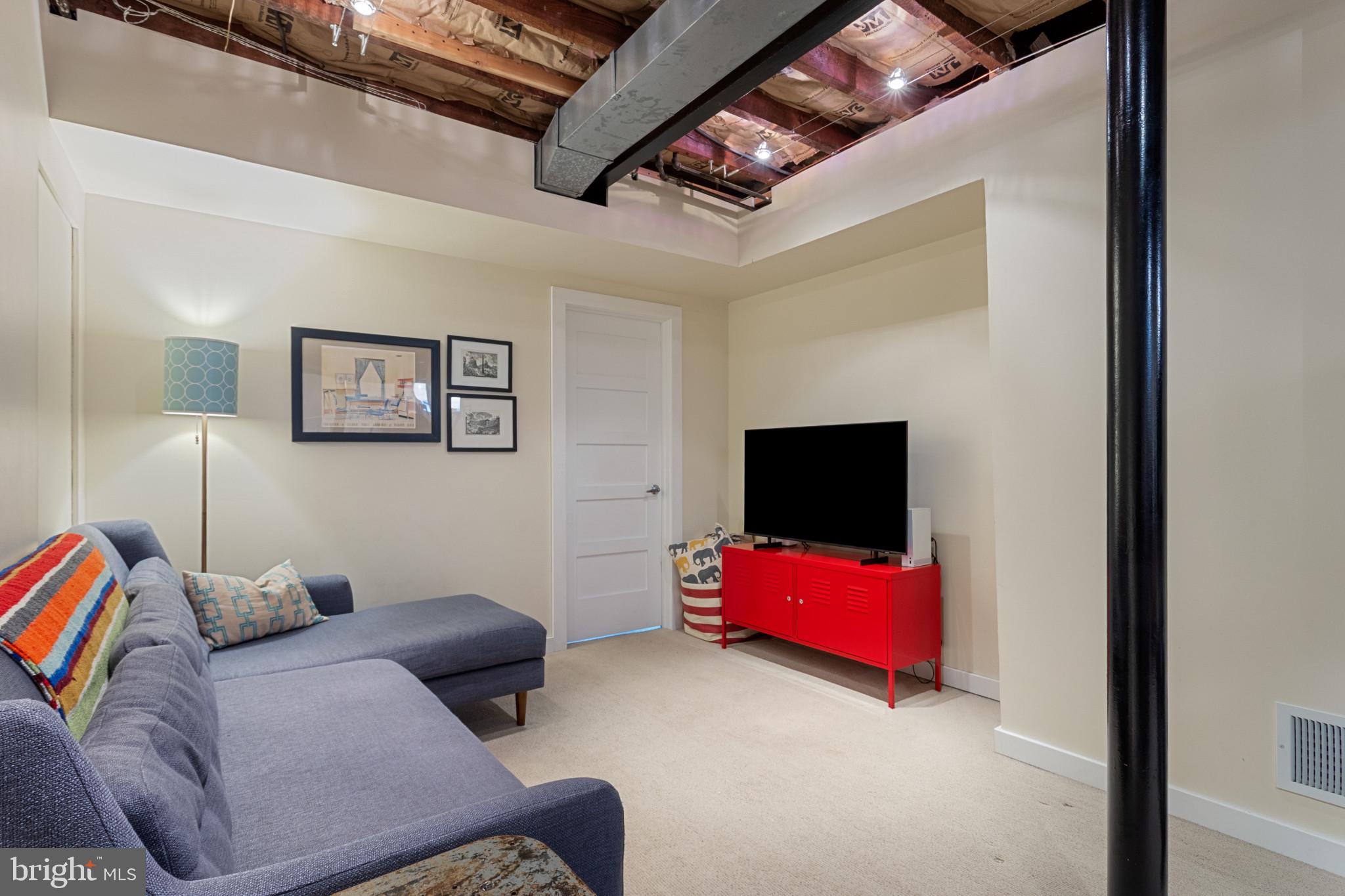 ROLAND PARK - Residential