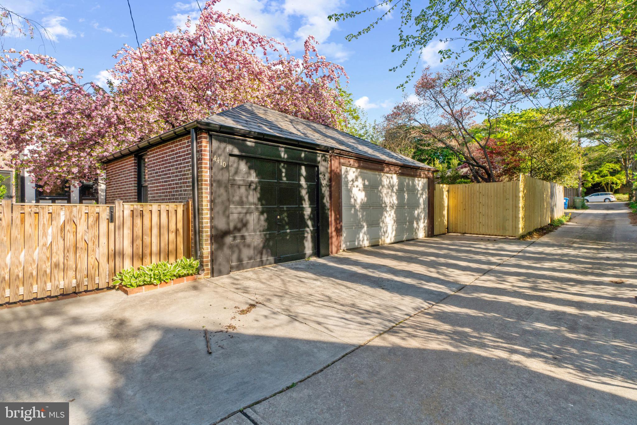 ROLAND PARK - Residential