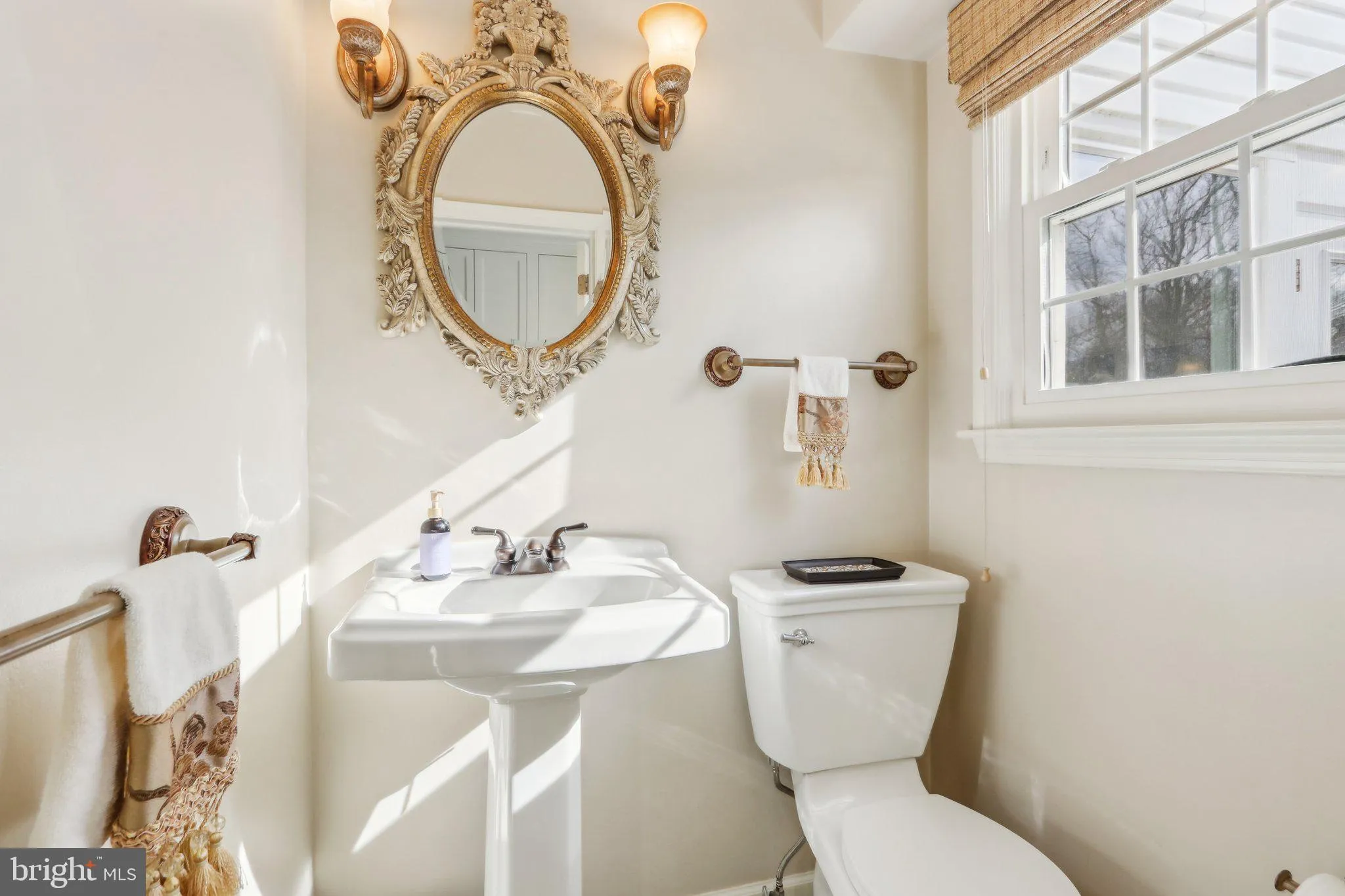 Berwyn, Pennsylvania 19312, United States, 4 Bedrooms Bedrooms, ,3 BathroomsBathrooms,Residential,Contingent,10900