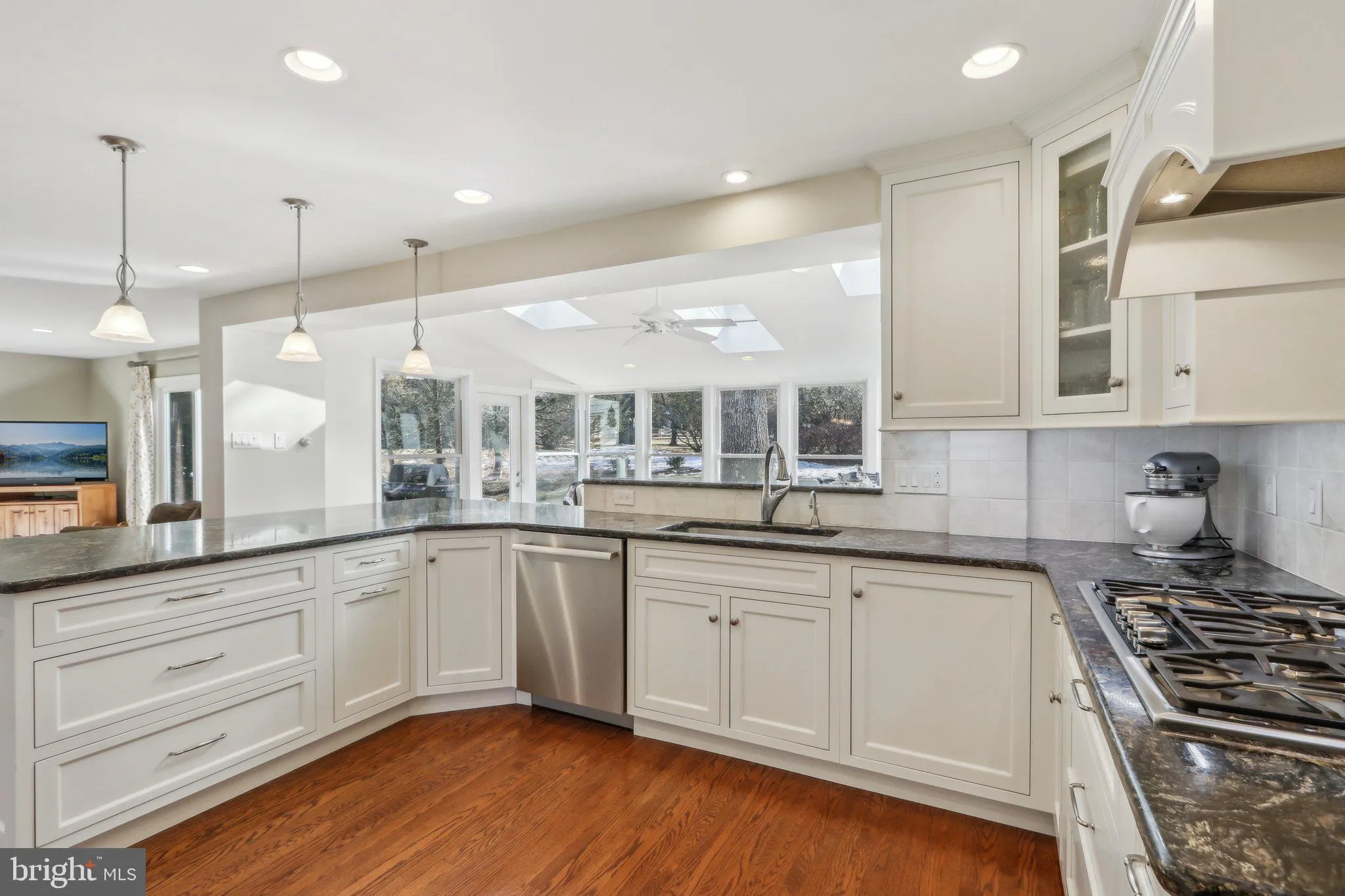 Berwyn, Pennsylvania 19312, United States, 4 Bedrooms Bedrooms, ,3 BathroomsBathrooms,Residential,Contingent,10900