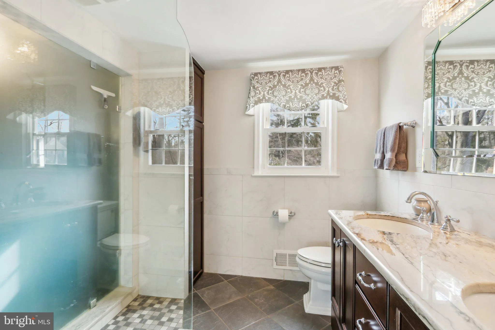 Berwyn, Pennsylvania 19312, United States, 4 Bedrooms Bedrooms, ,3 BathroomsBathrooms,Residential,Contingent,10900