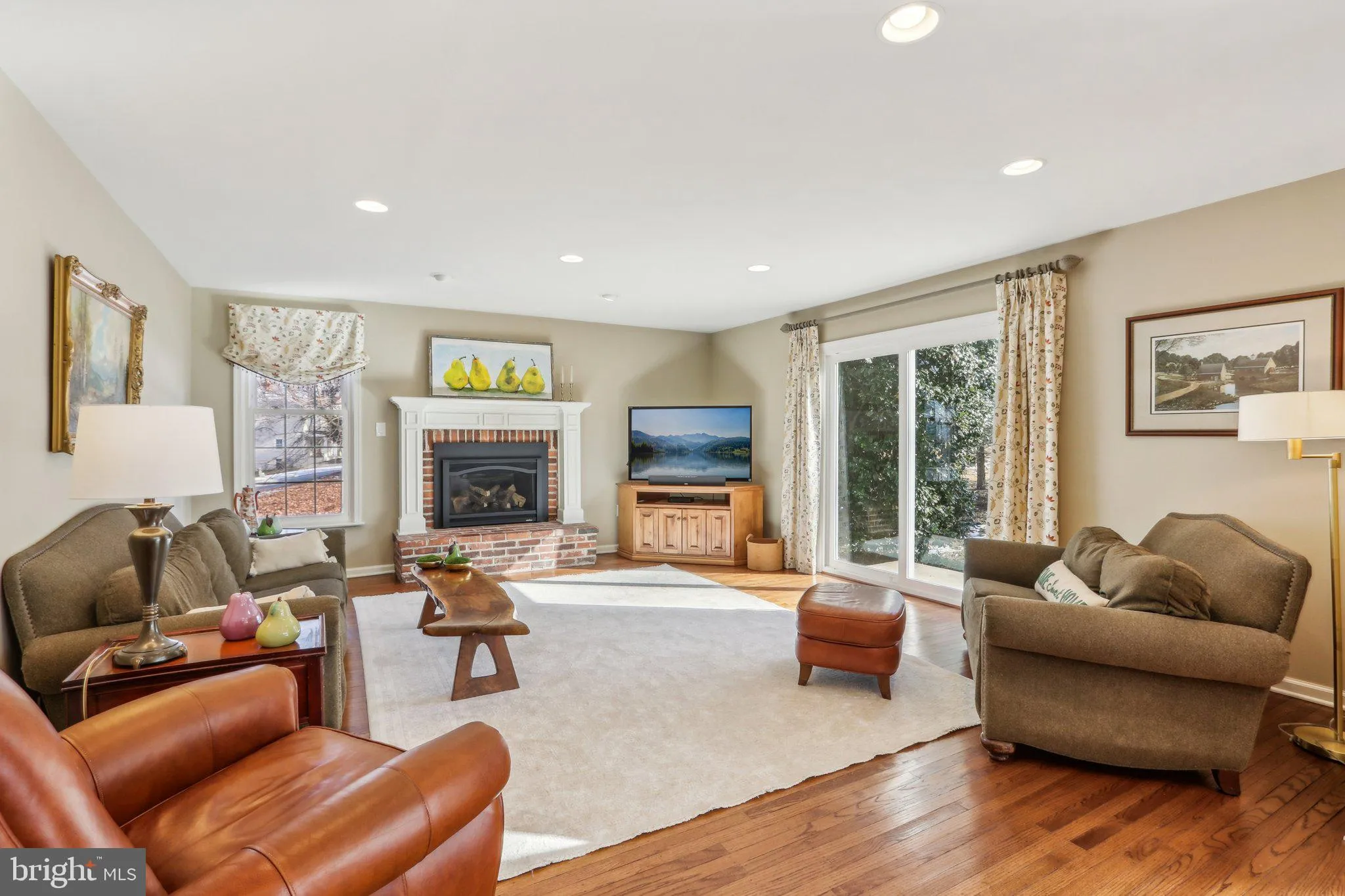 Berwyn, Pennsylvania 19312, United States, 4 Bedrooms Bedrooms, ,3 BathroomsBathrooms,Residential,Contingent,10900