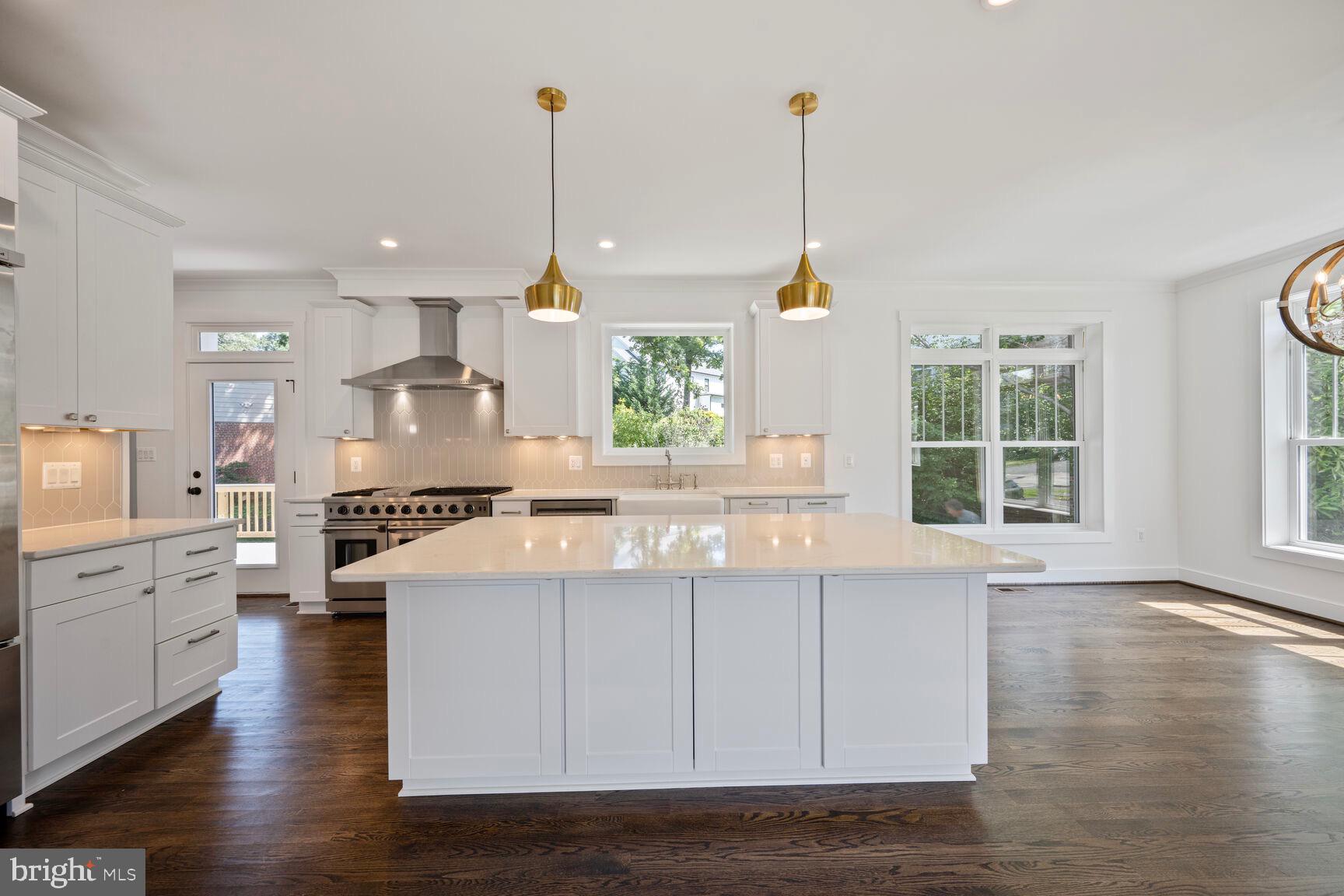 BROYHILL HEIGHTS - Residential