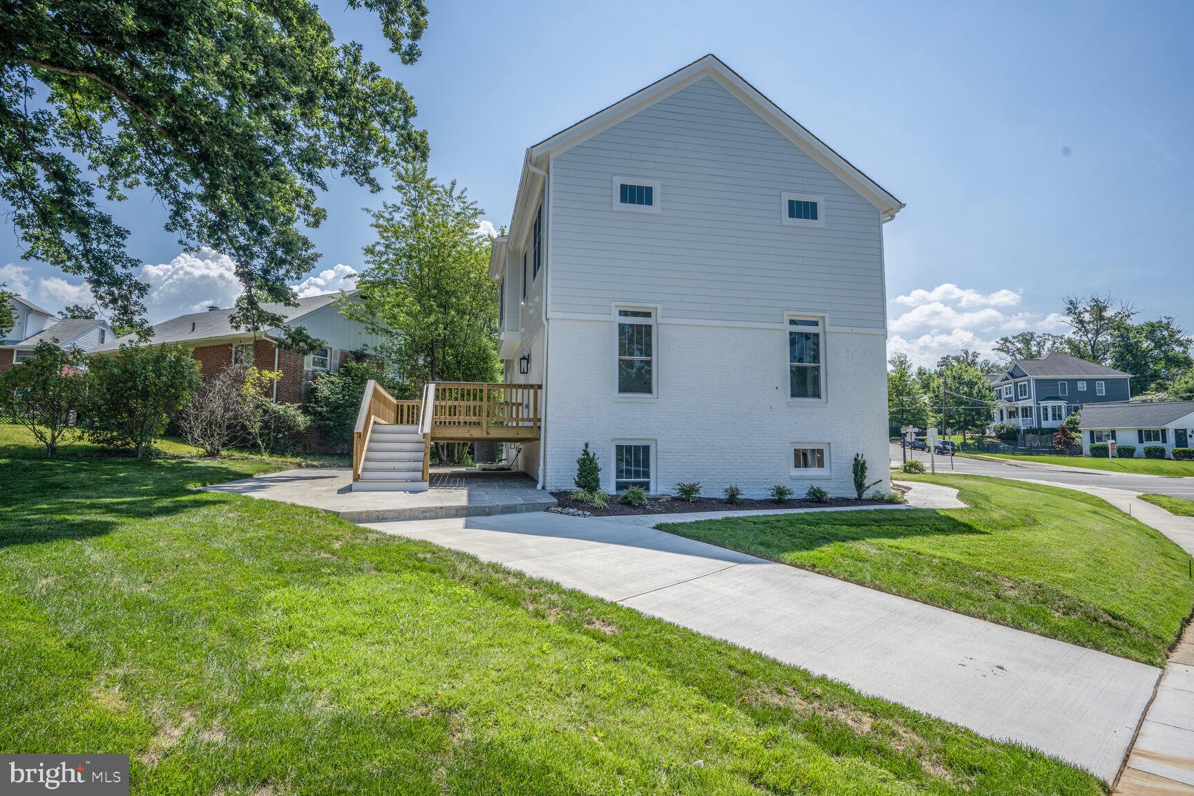 BROYHILL HEIGHTS - Residential