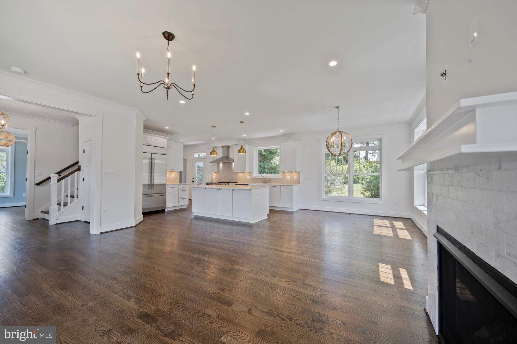 BROYHILL HEIGHTS - Residential