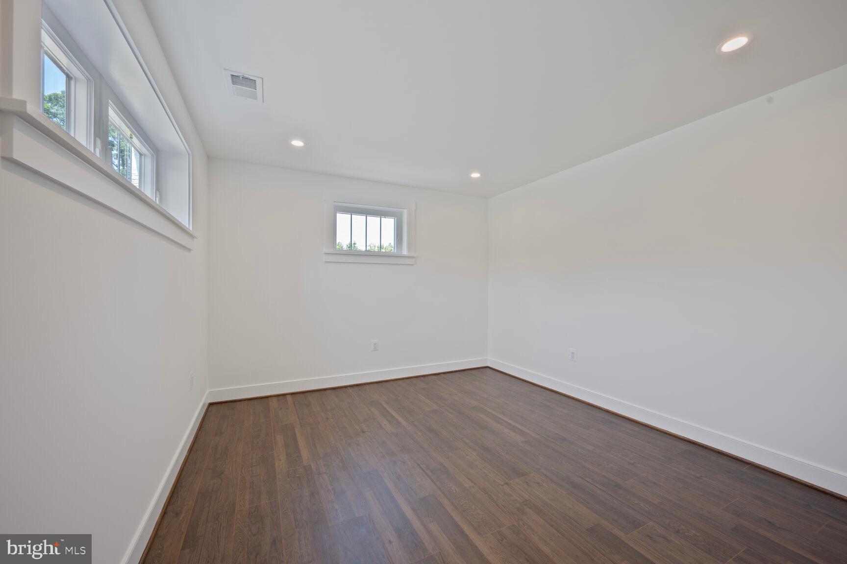 BROYHILL HEIGHTS - Residential