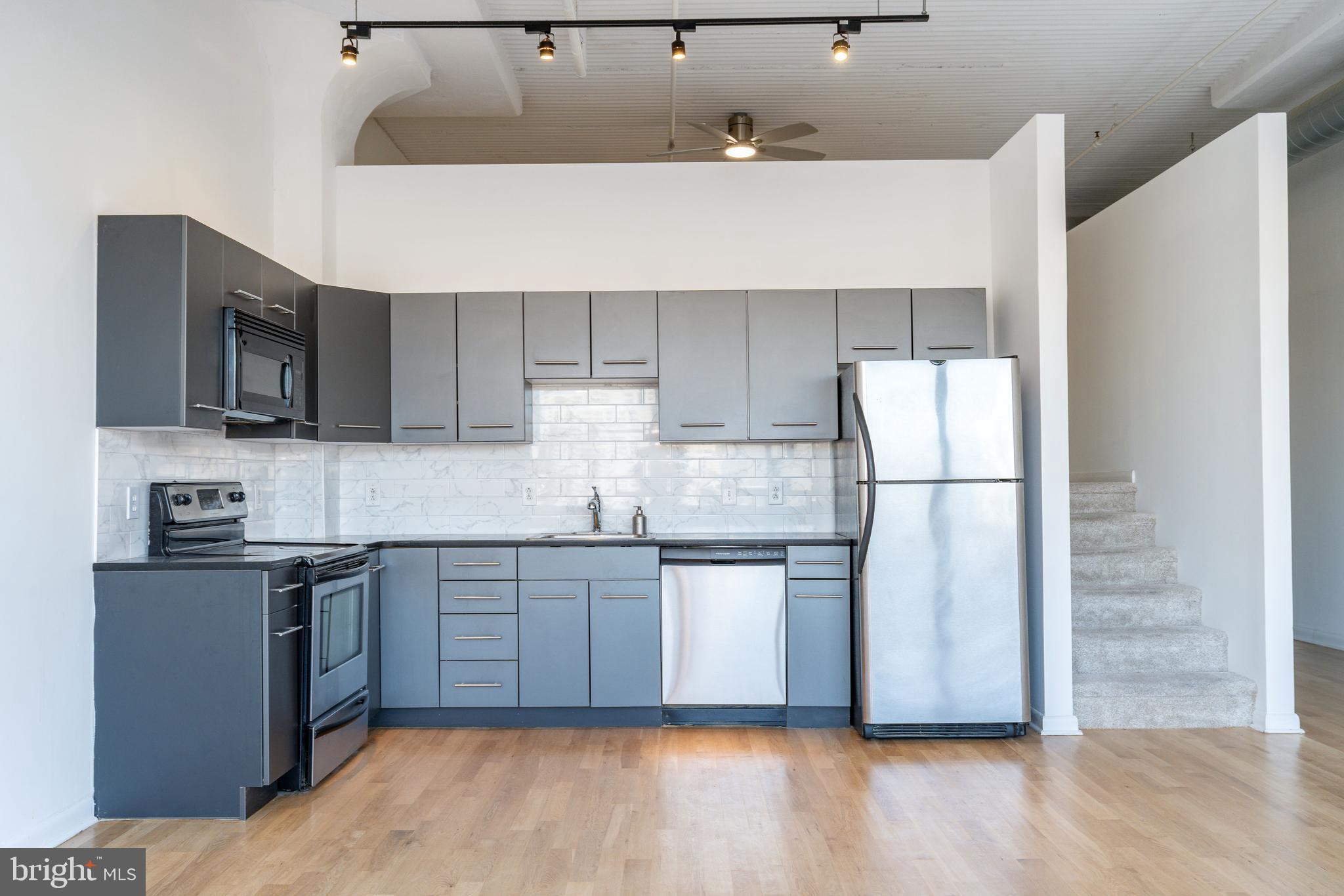 LOGAN SQUARE - Residential