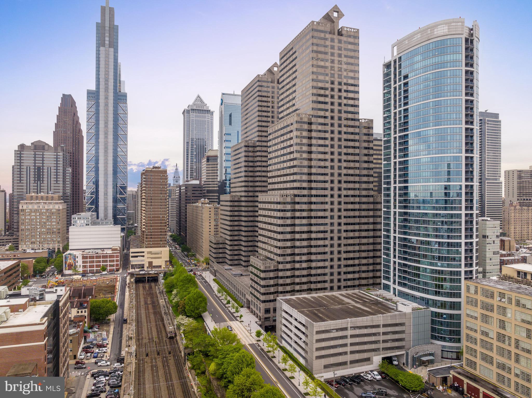 LOGAN SQUARE - Residential