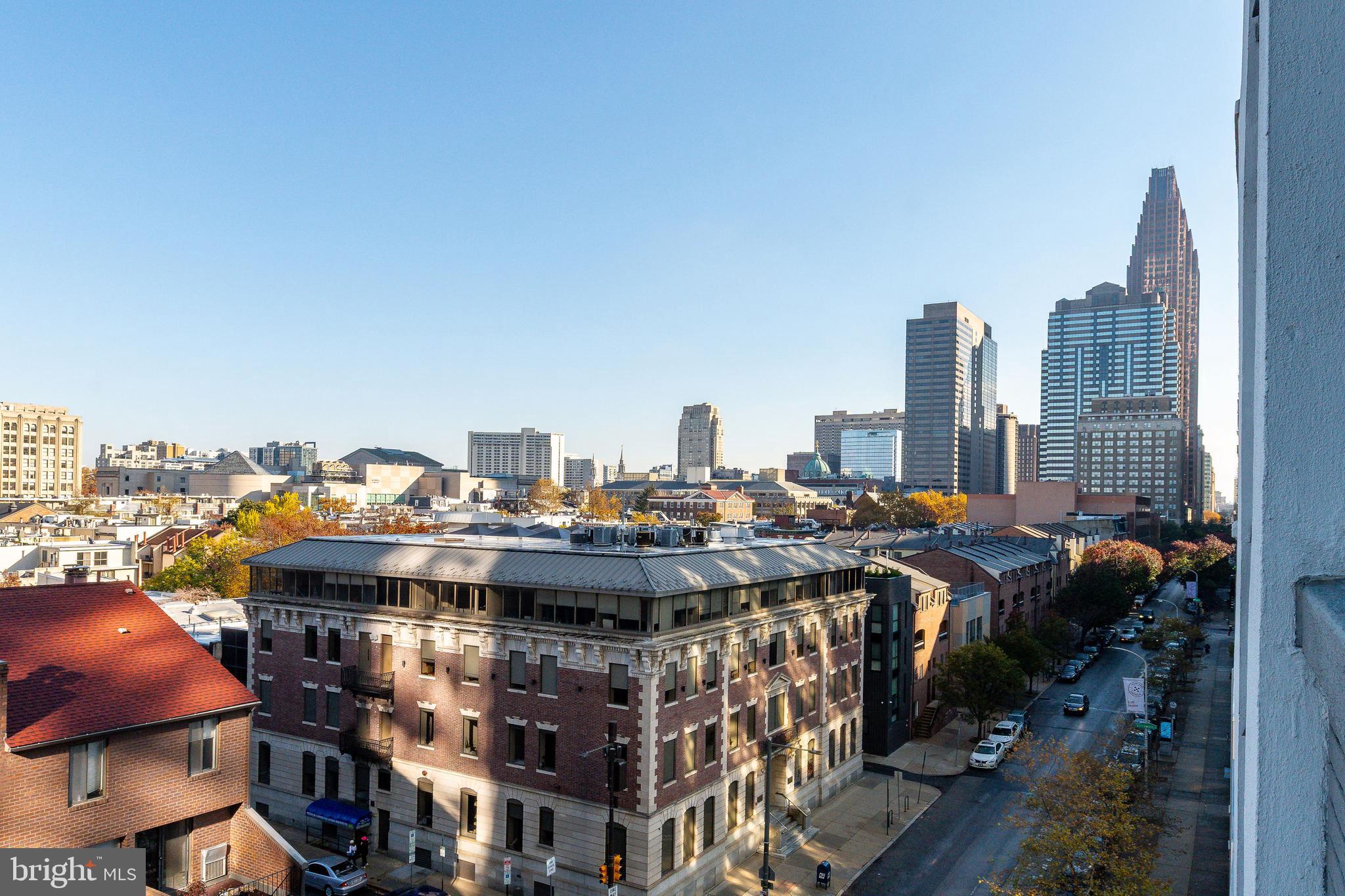 LOGAN SQUARE - Residential