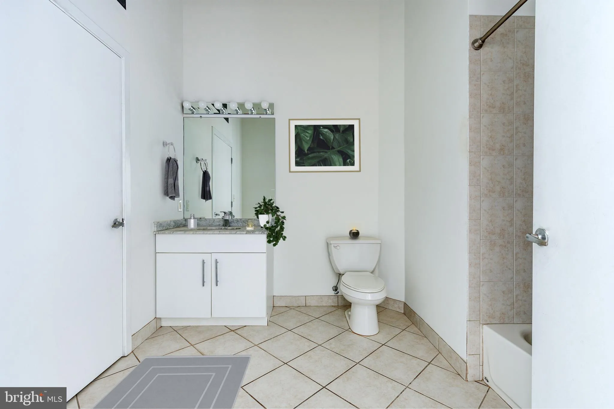 Philadelphia, Pennsylvania 19103, United States, 1 Bedroom Bedrooms, ,1 BathroomBathrooms,Residential,Active,241534