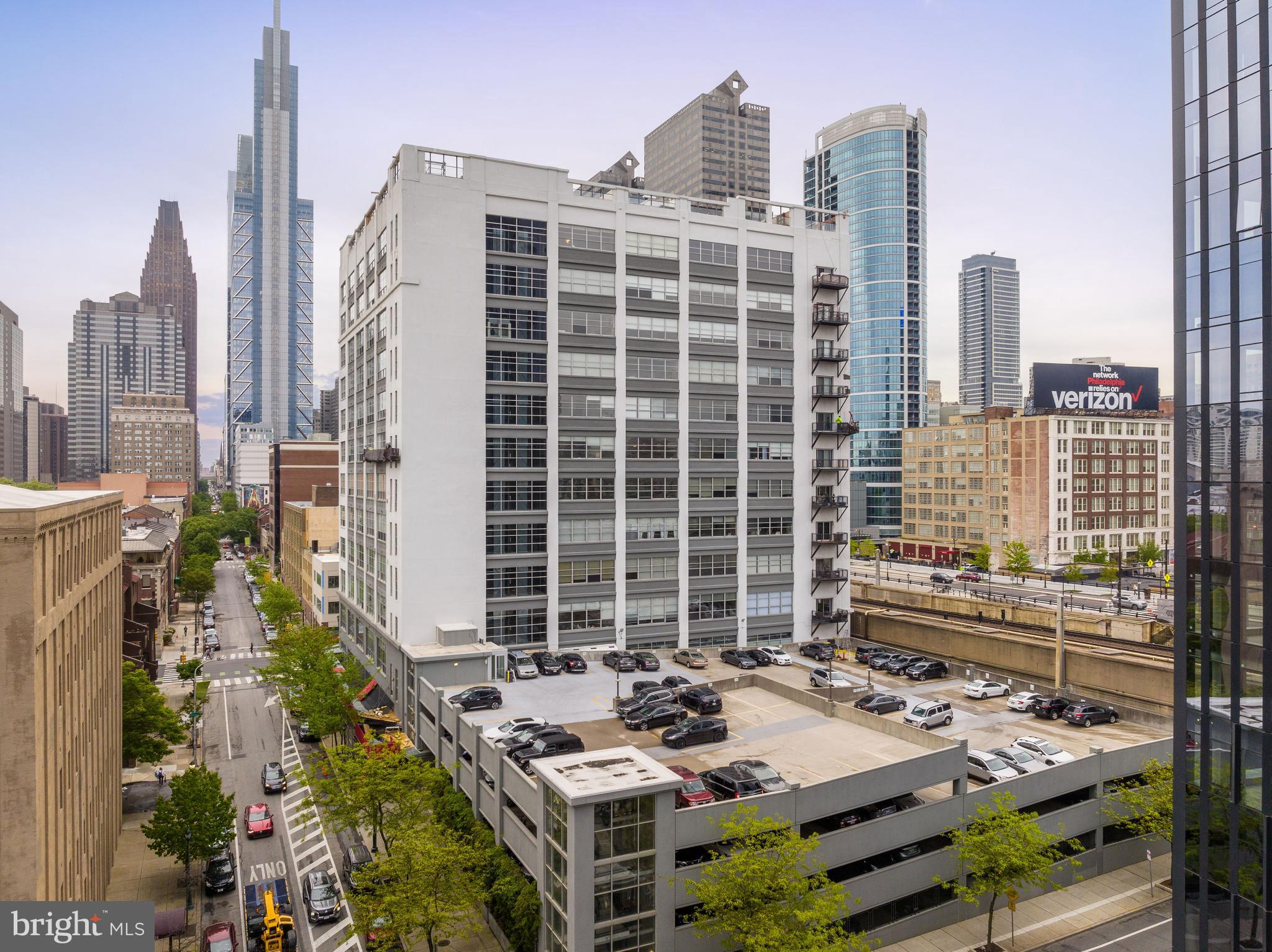 LOGAN SQUARE - Residential