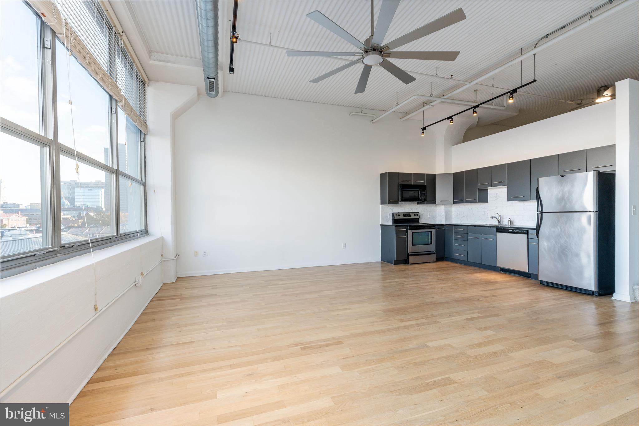 LOGAN SQUARE - Residential