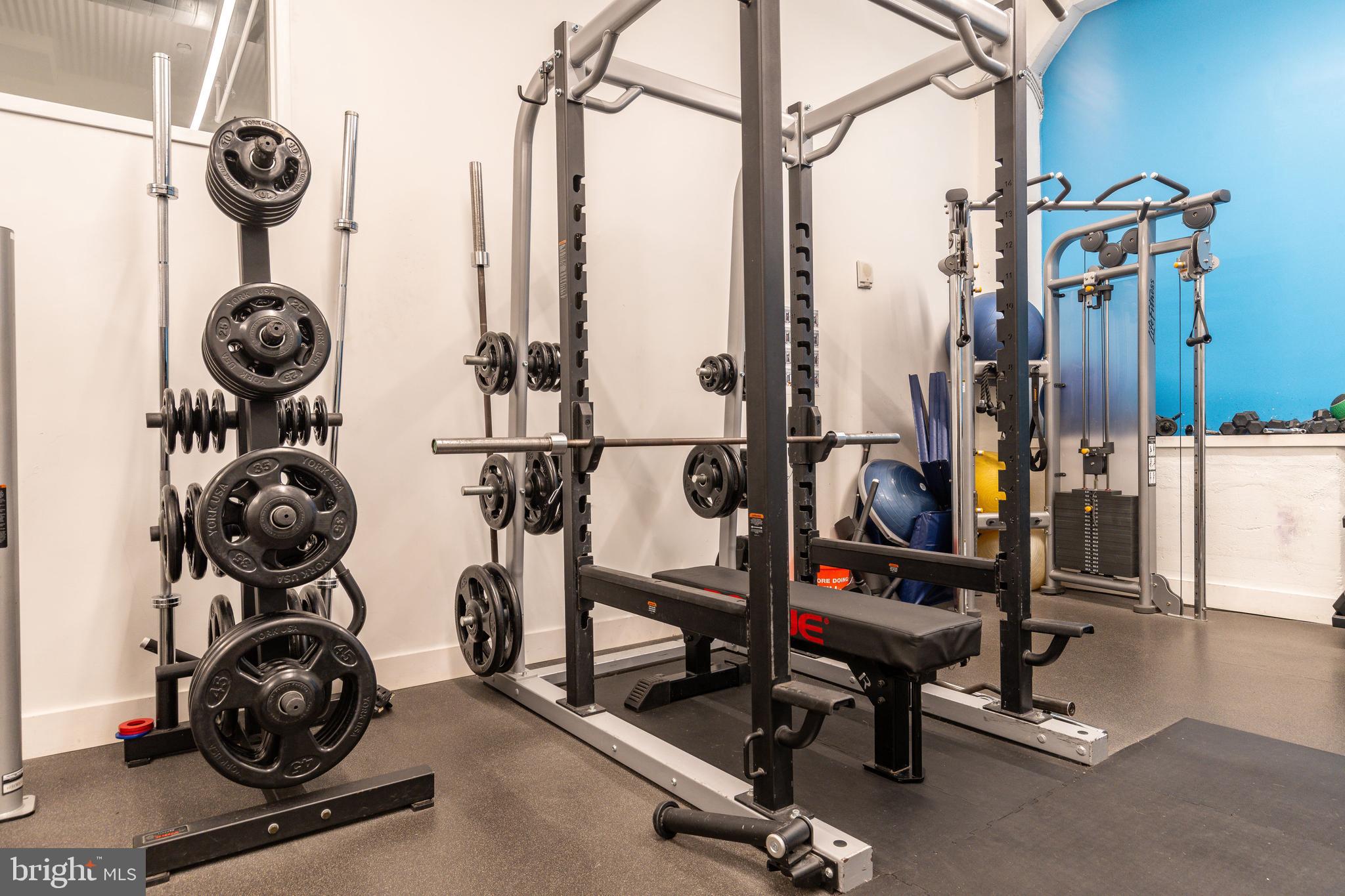 LOGAN SQUARE - Residential