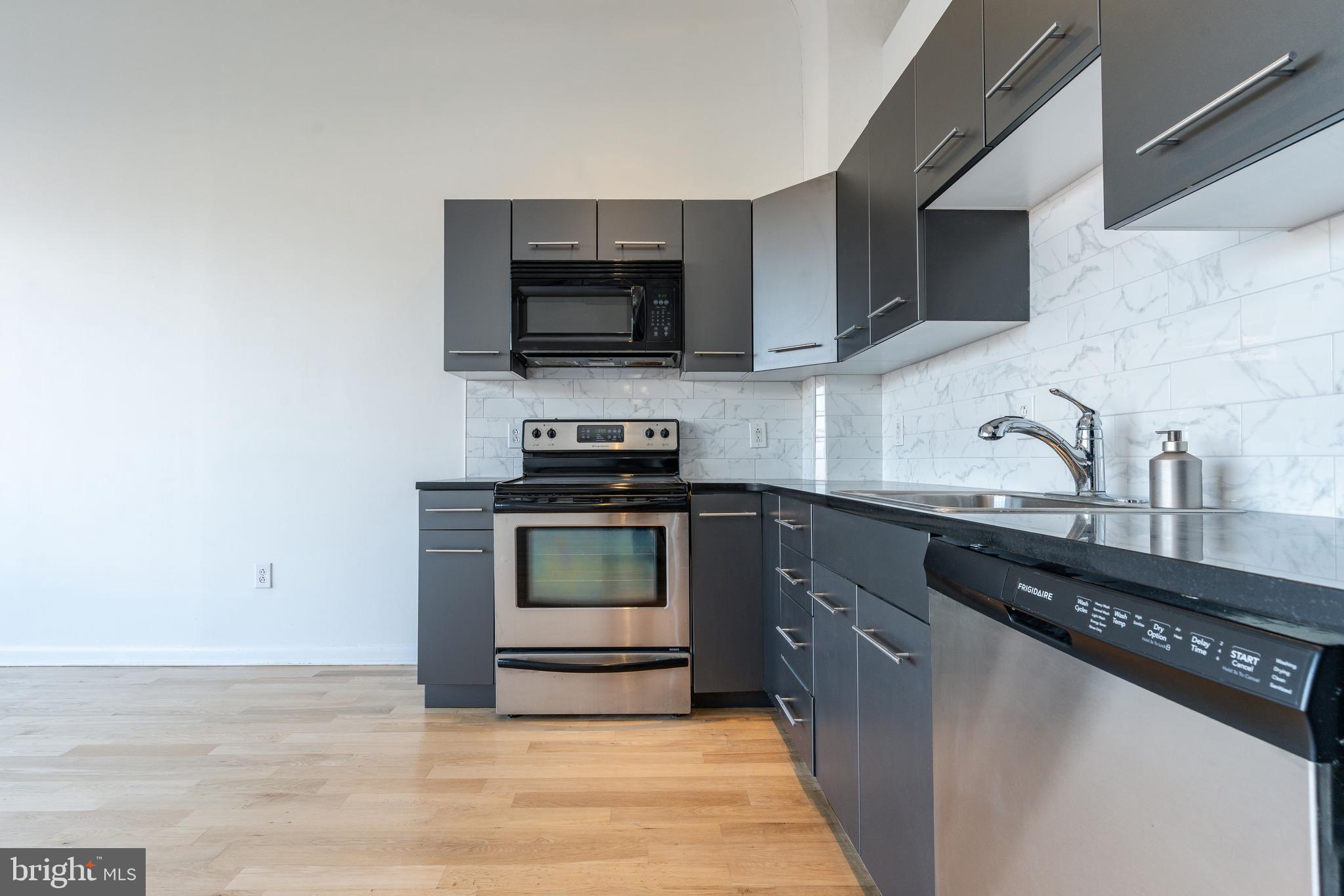 LOGAN SQUARE - Residential