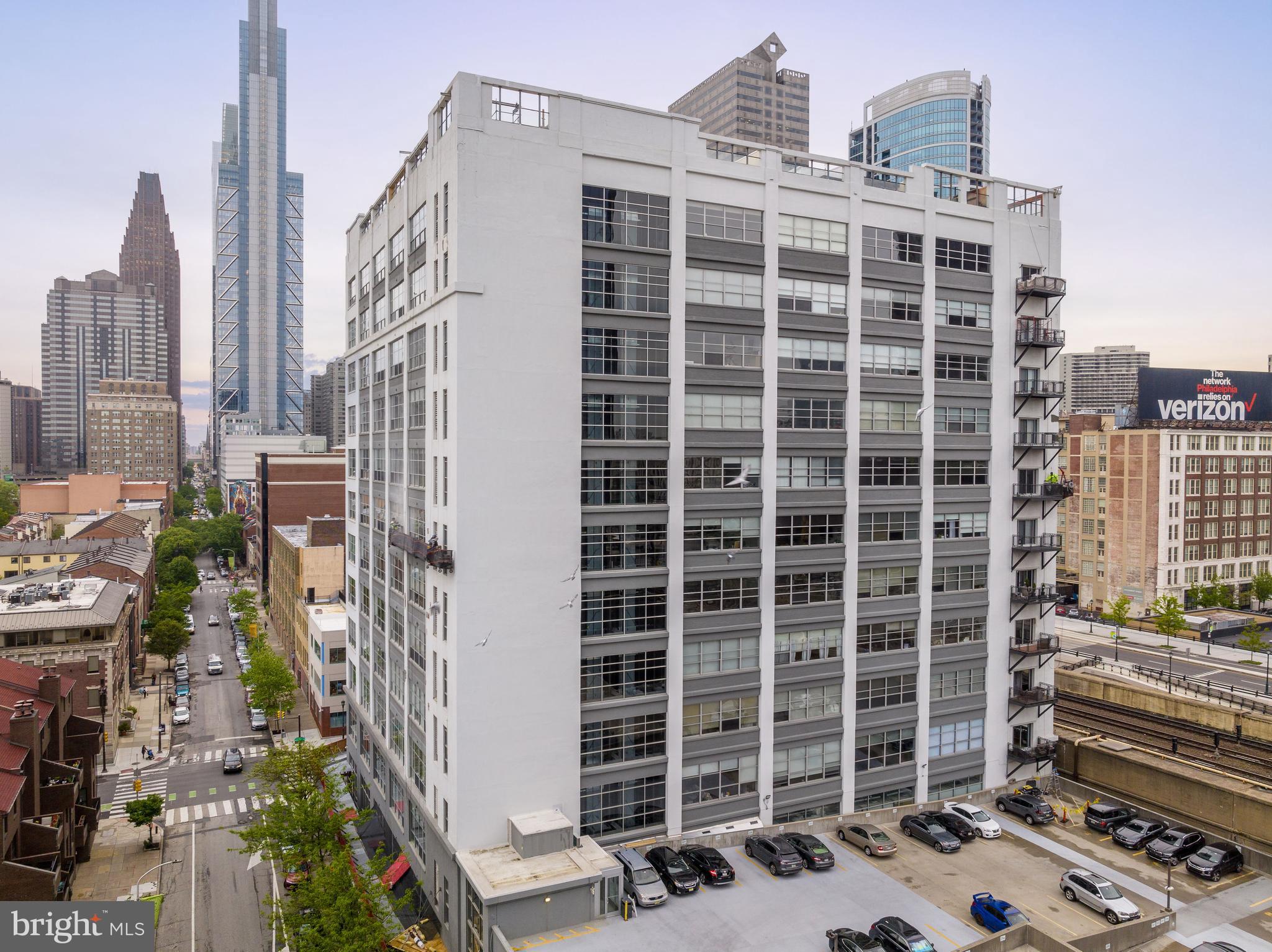 LOGAN SQUARE - Residential