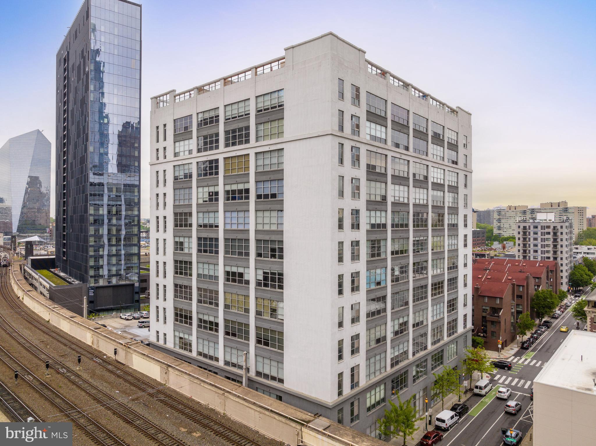 LOGAN SQUARE - Residential