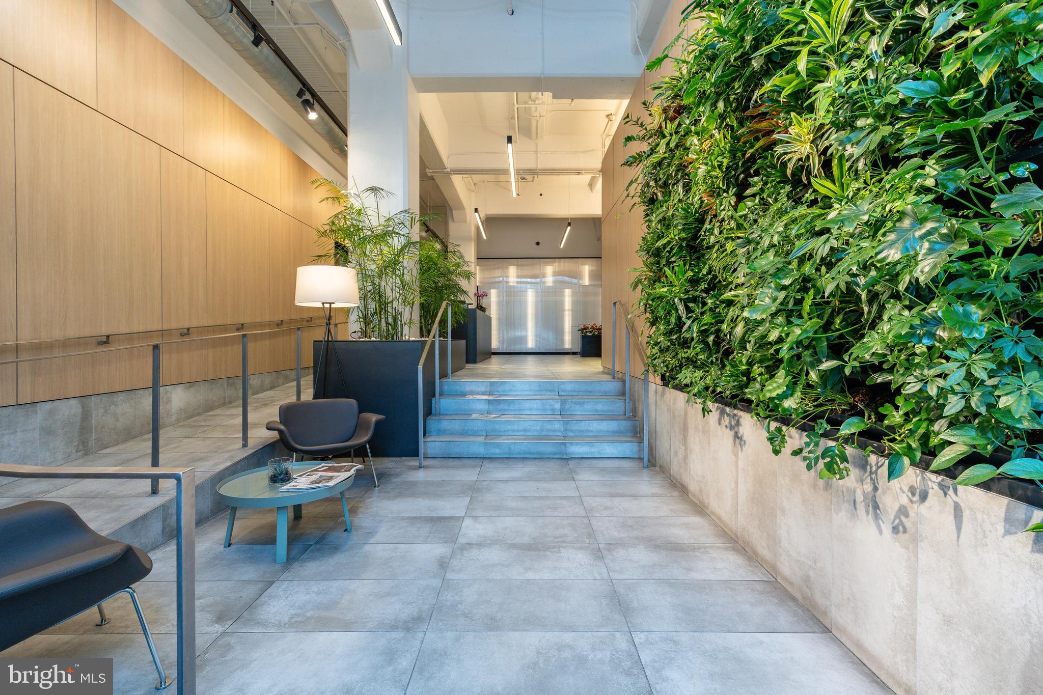 LOGAN SQUARE - Residential