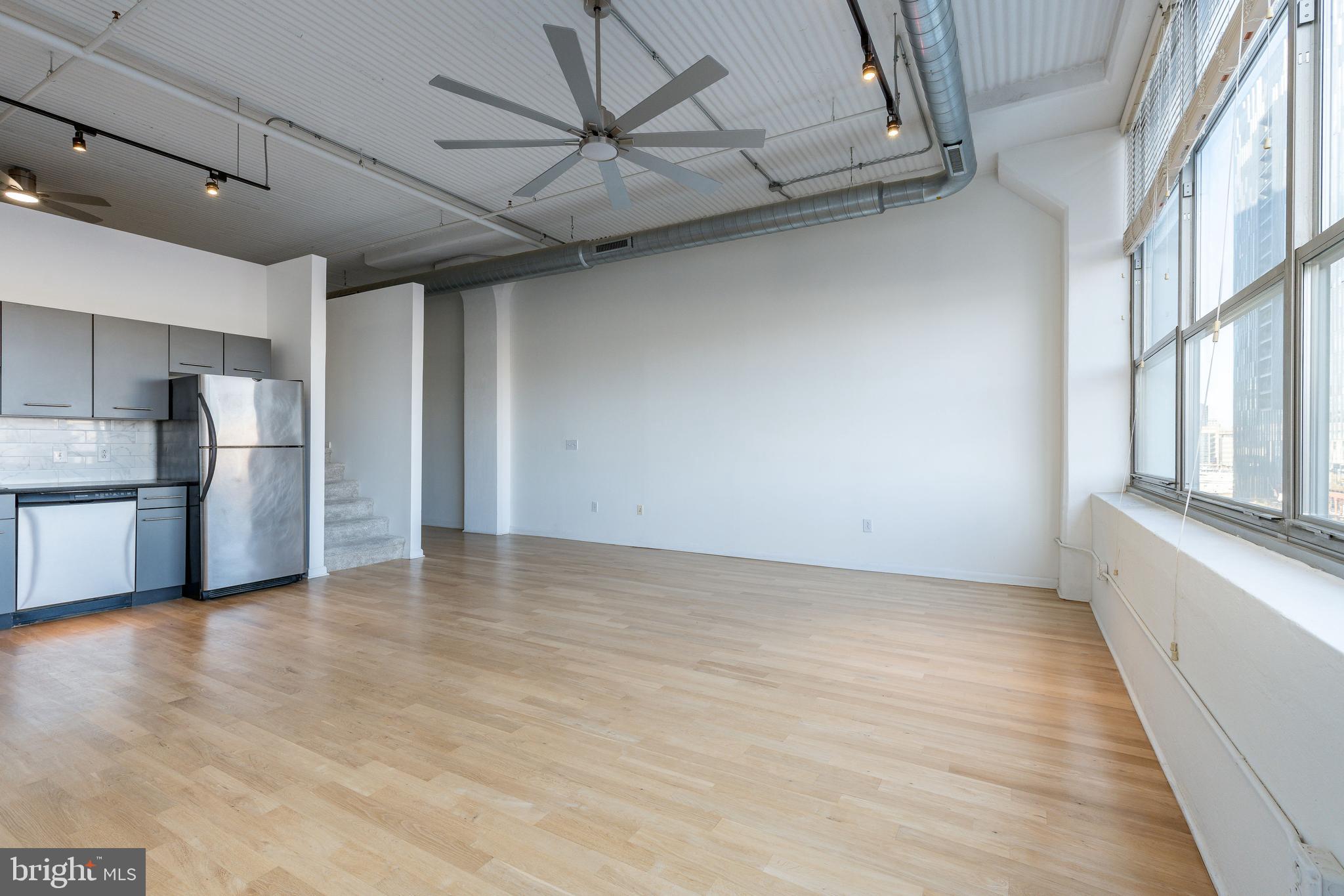 LOGAN SQUARE - Residential