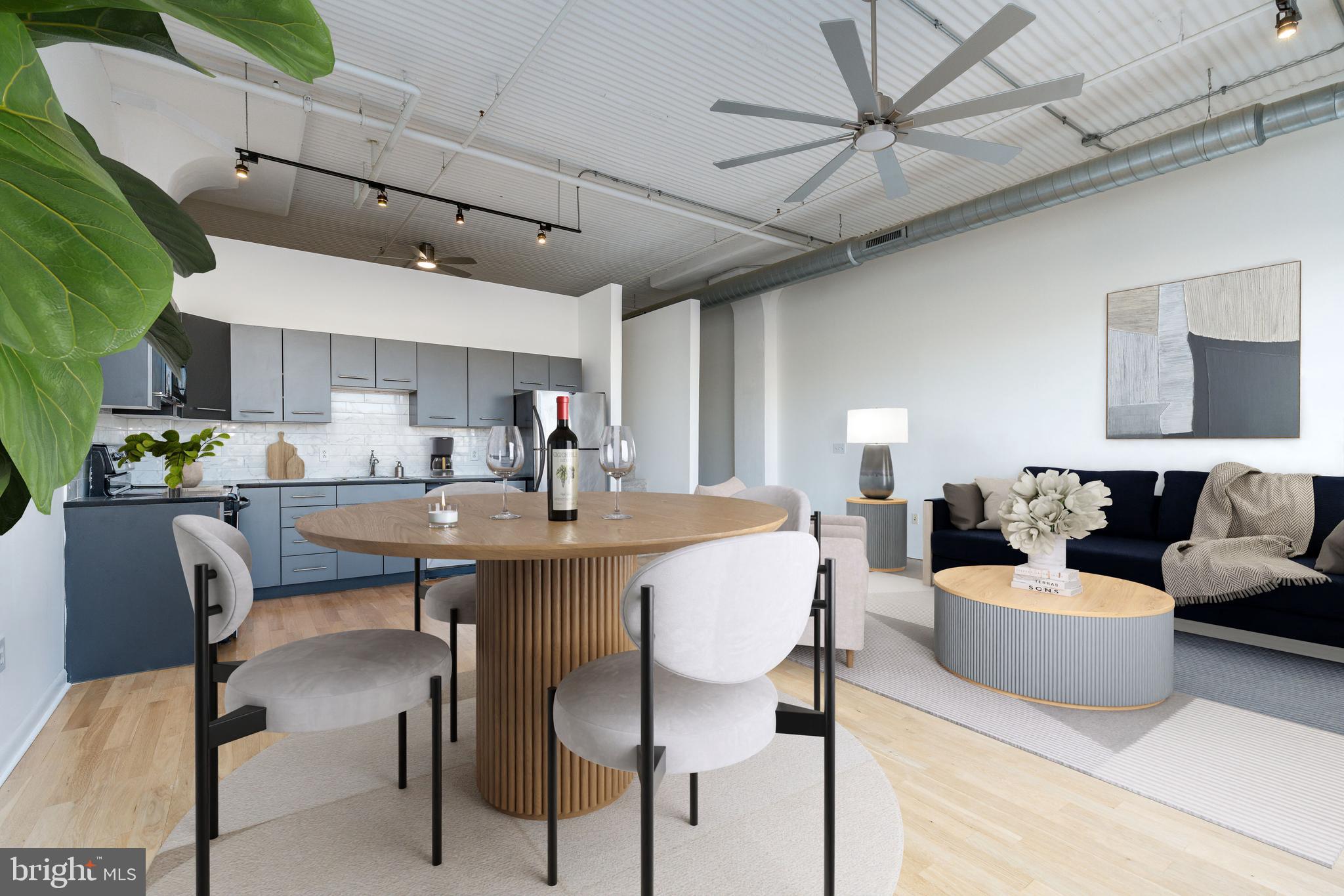 LOGAN SQUARE - Residential