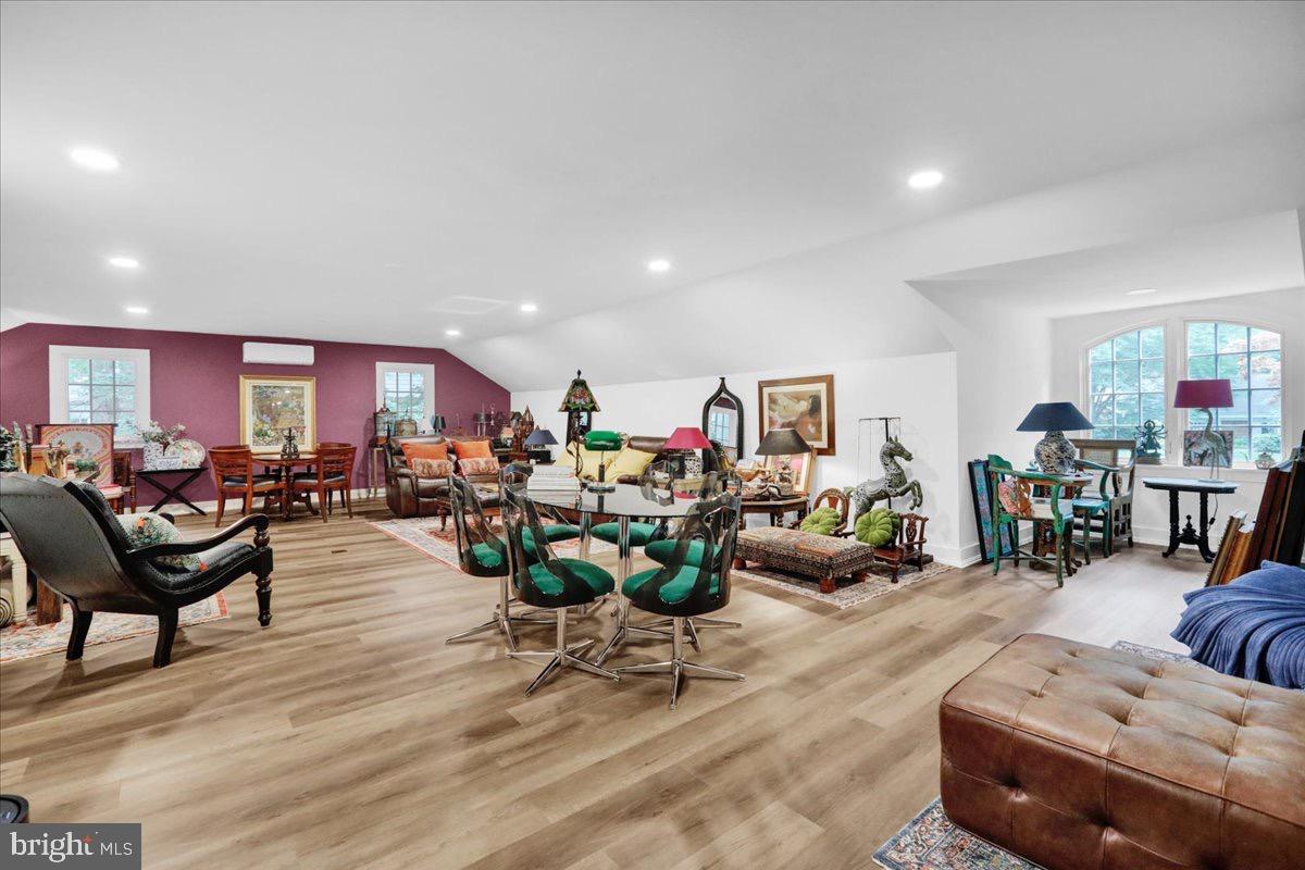 SCHOOL LANE HILLS - Residential