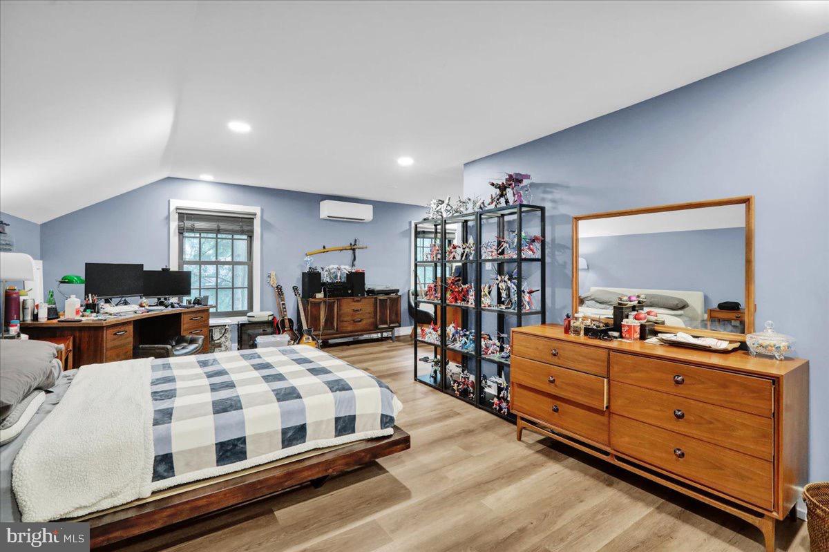 SCHOOL LANE HILLS - Residential