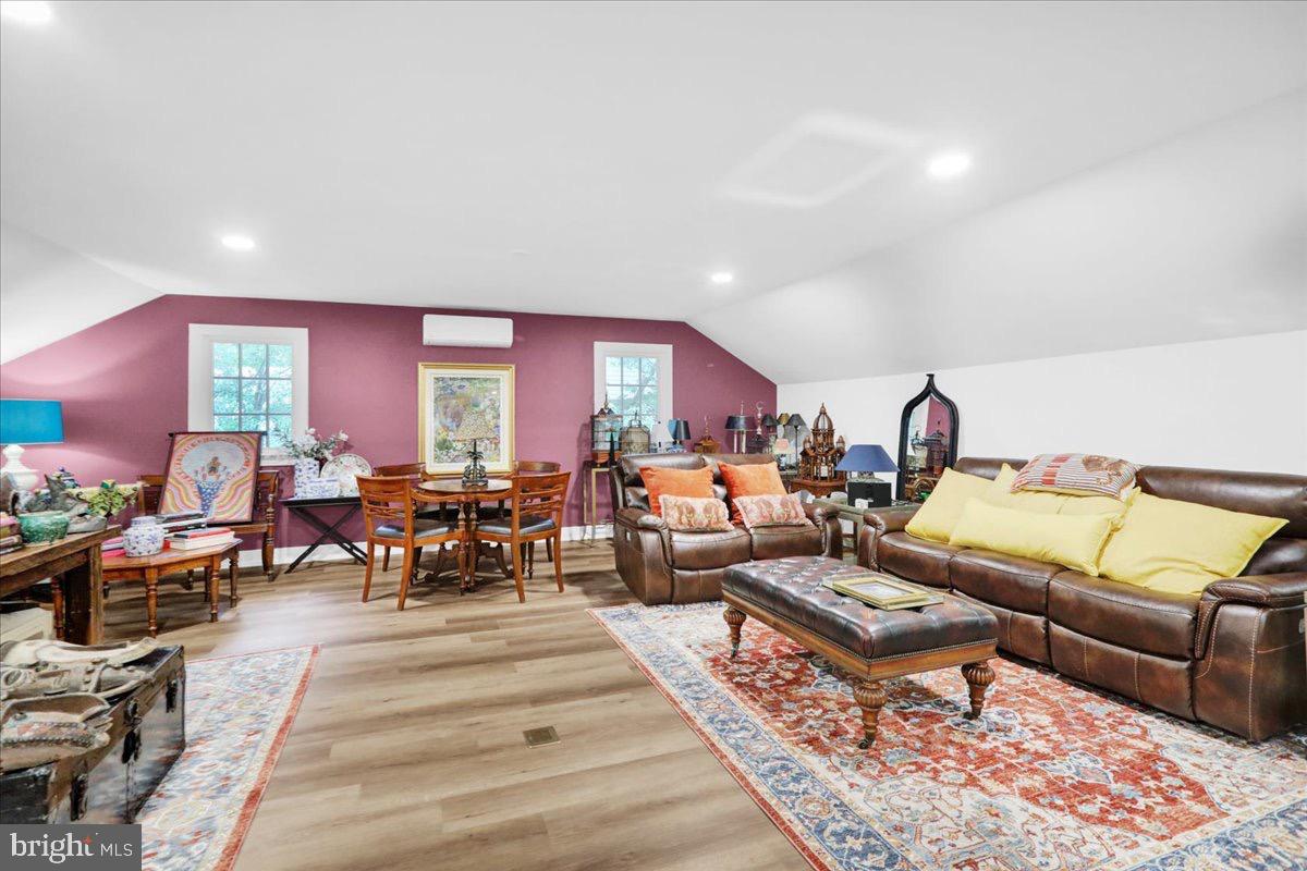 SCHOOL LANE HILLS - Residential